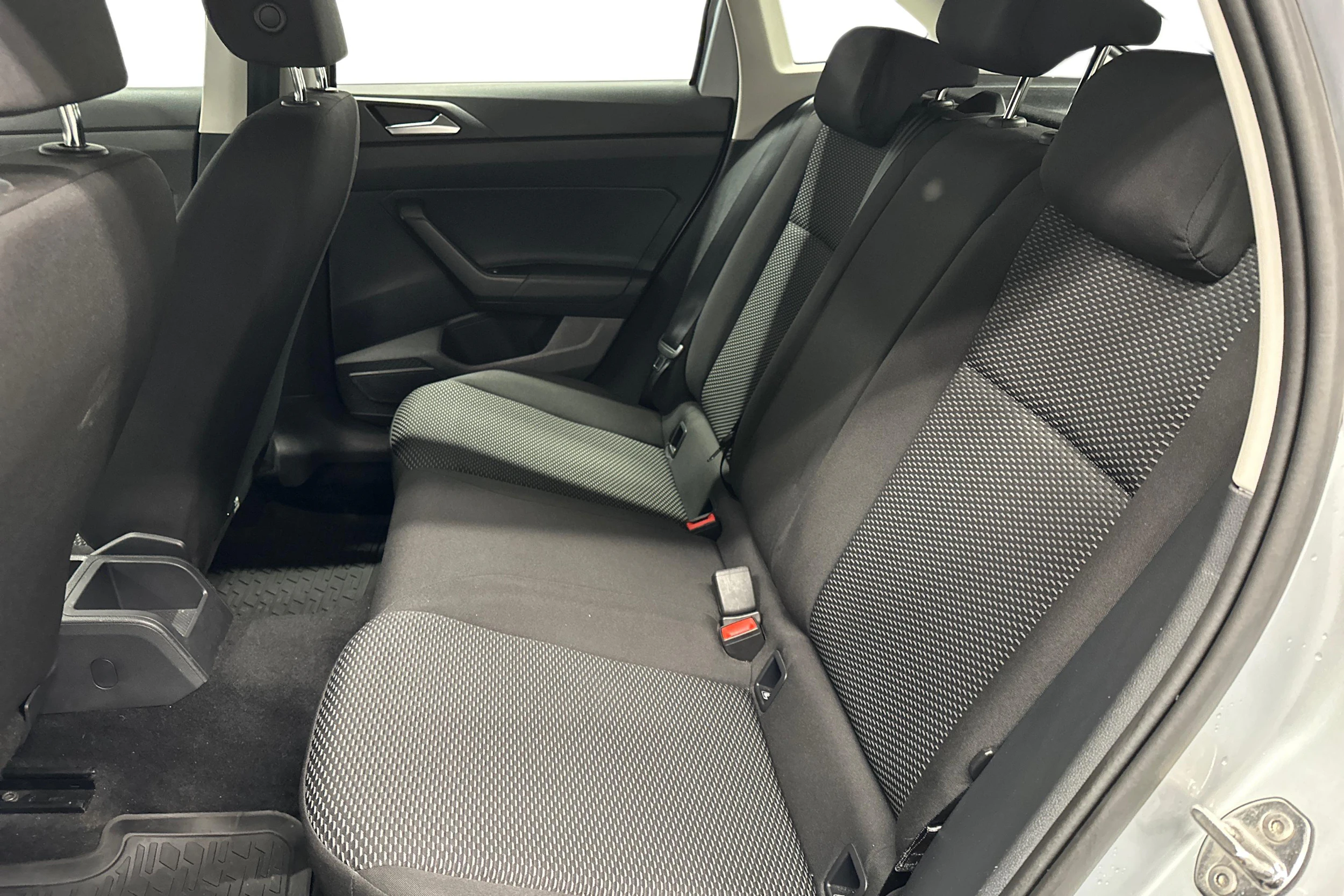 harmaa Volkswagen Taigo 2025 kuva 8.