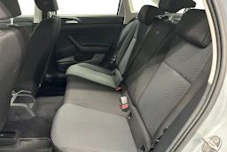 harmaa Volkswagen Taigo 2025 kuva 8.