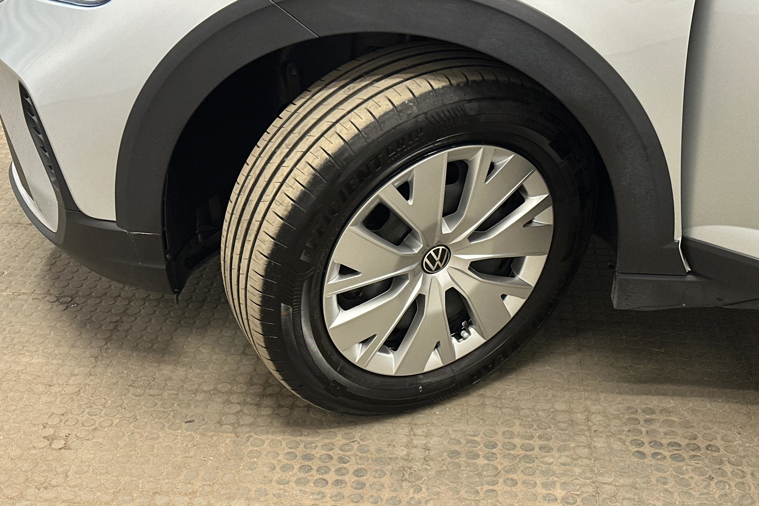 harmaa Volkswagen Taigo 2025 kuva 10.