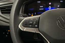 harmaa Volkswagen Taigo 2025 kuva 11.