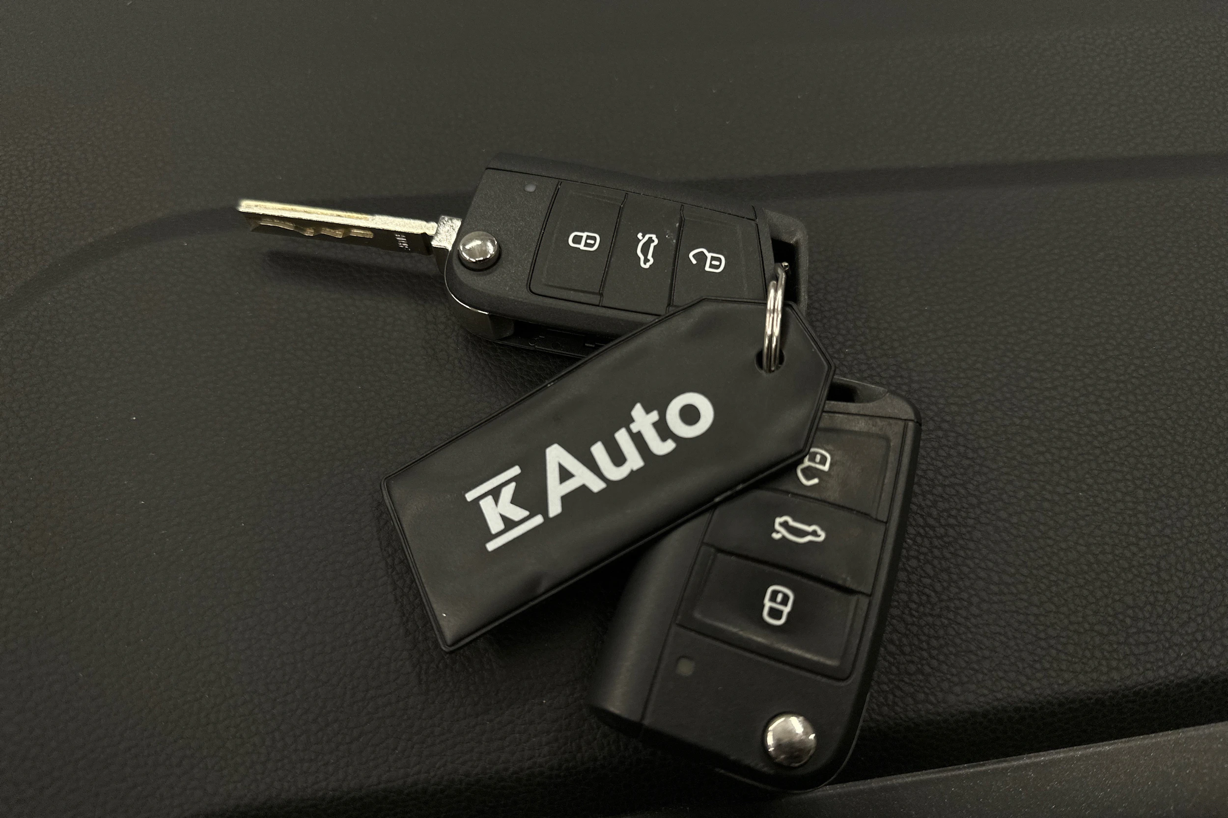 harmaa Volkswagen Taigo 2025 kuva 29.