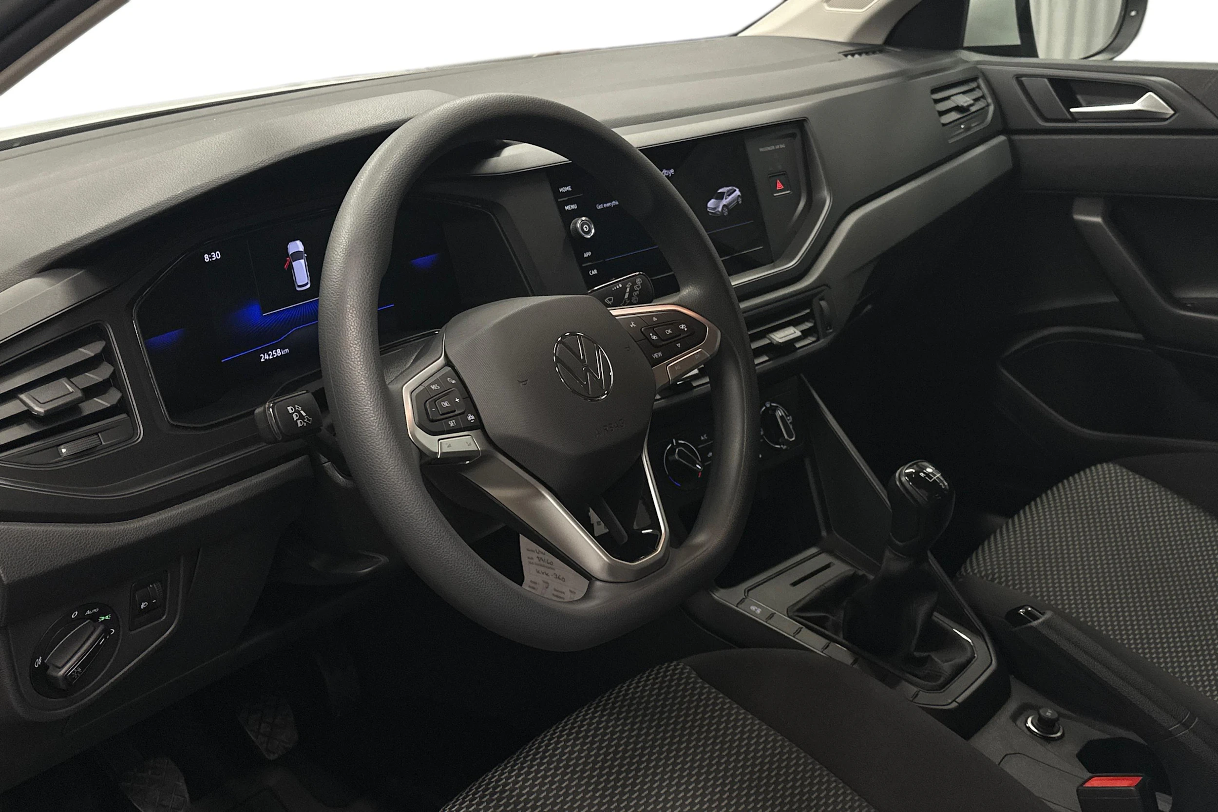 valkoinen Volkswagen Taigo 2025 kuva 6.