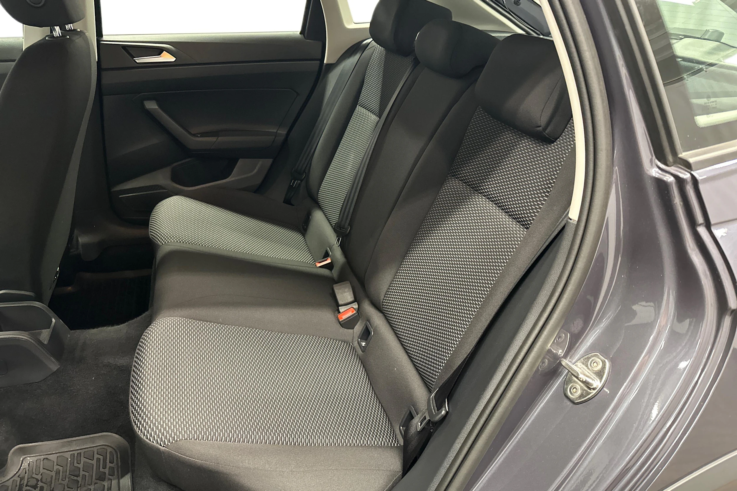 harmaa Volkswagen Taigo 2025 kuva 8.