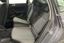 harmaa Volkswagen Taigo 2025 kuva 8.