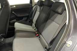 harmaa Volkswagen Taigo 2025 kuva 8.