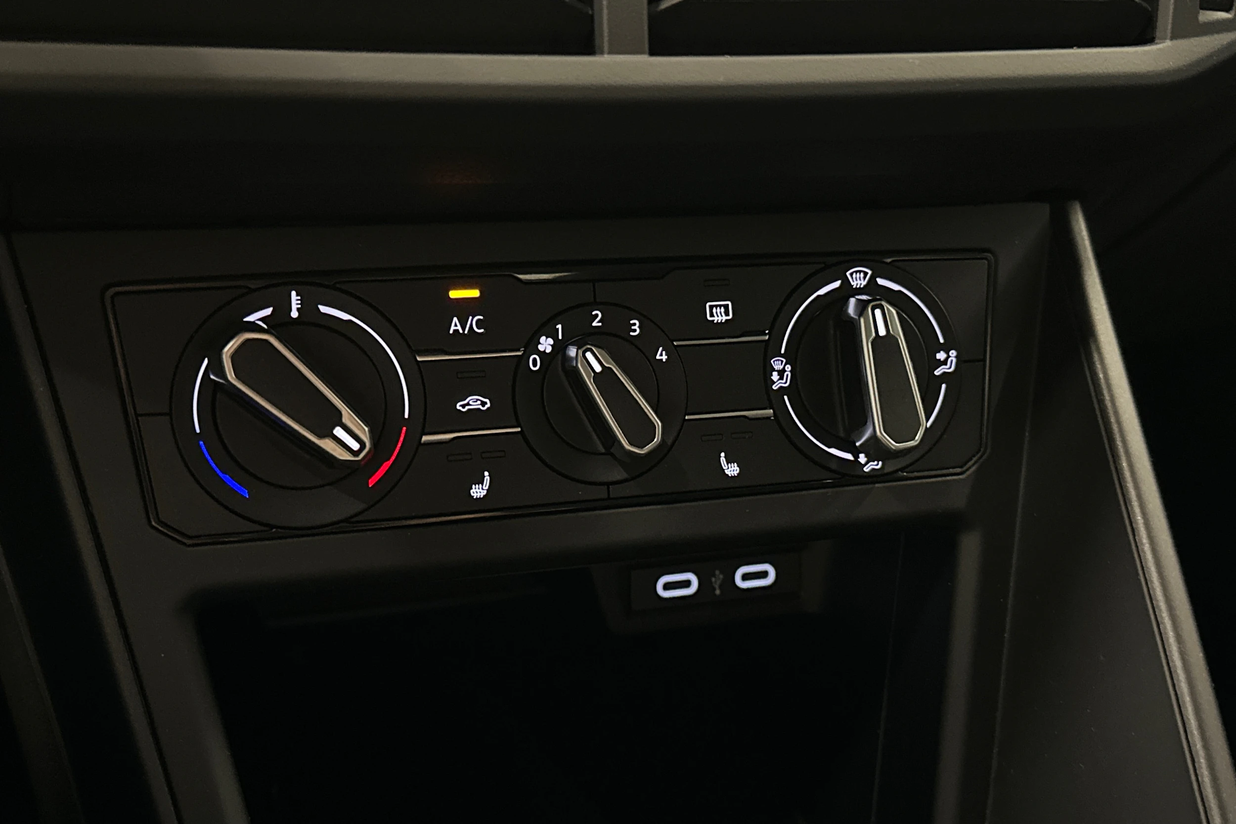 harmaa Volkswagen Taigo 2025 kuva 26.
