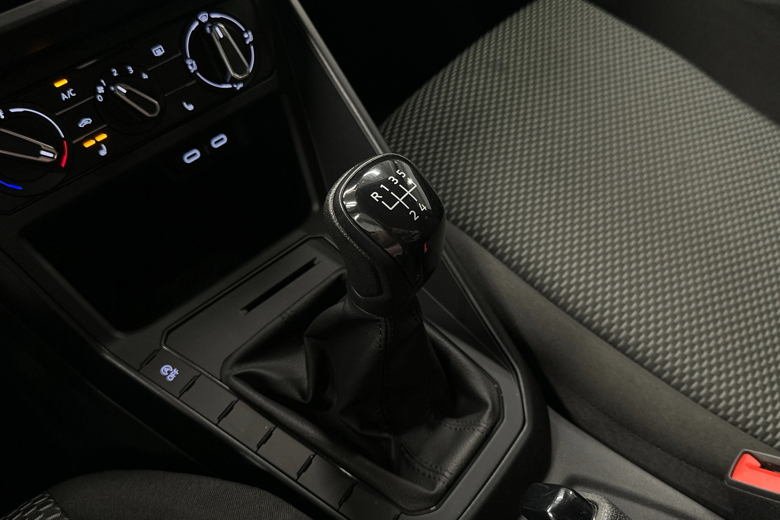 sininen Volkswagen Taigo 2025 kuva 27.