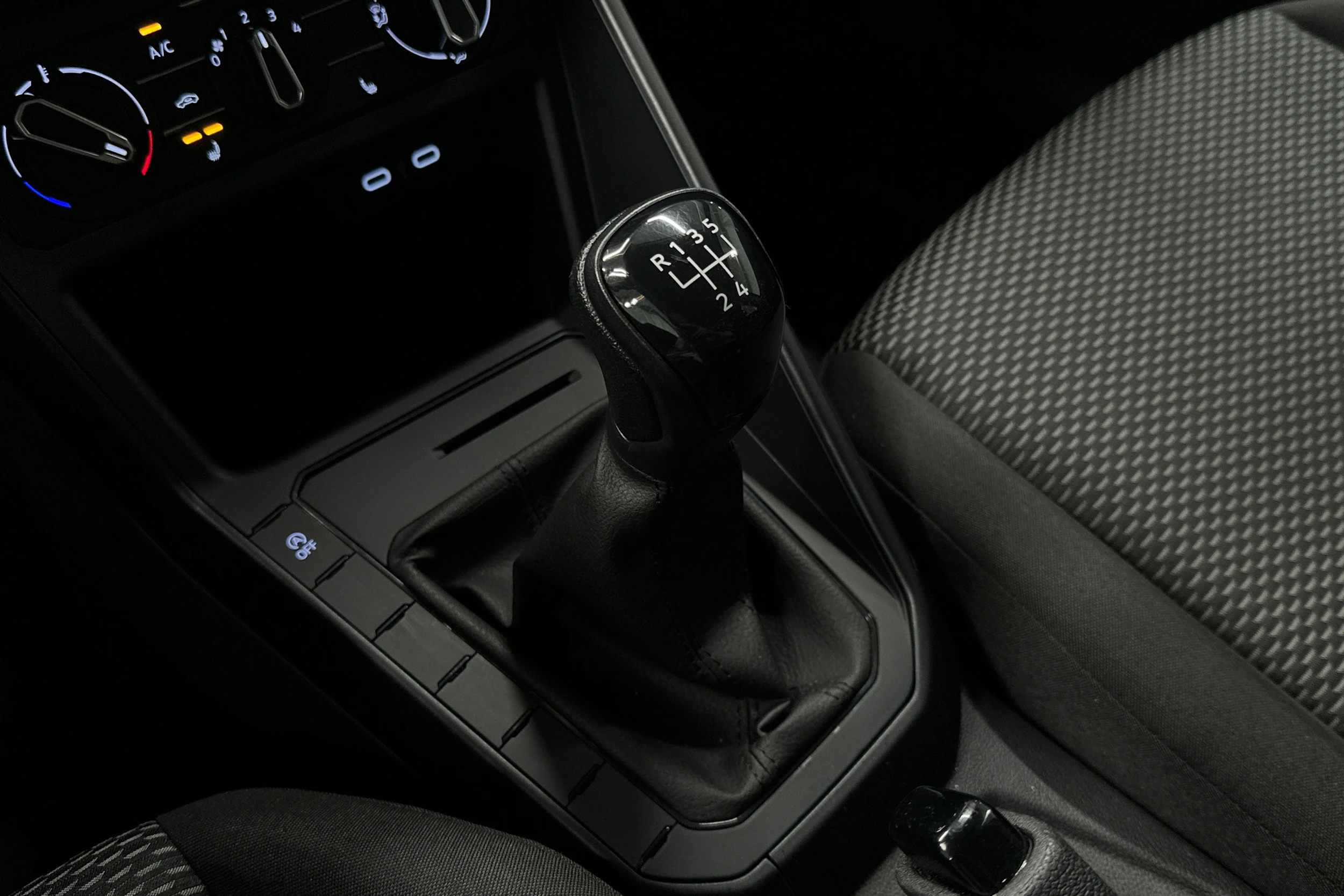 sininen Volkswagen Taigo 2025 kuva 26.