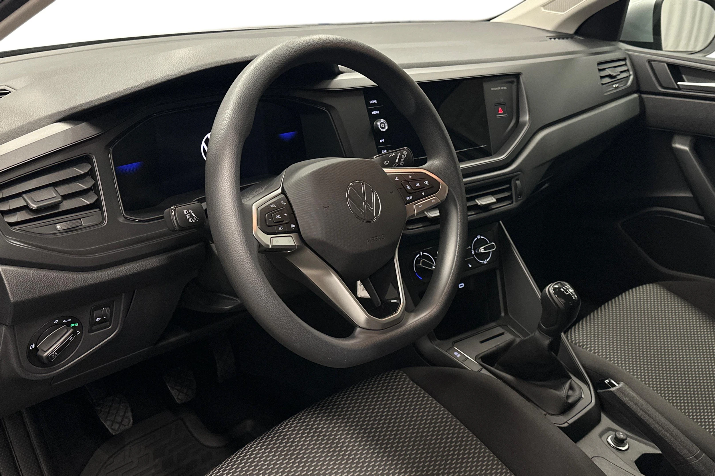 harmaa Volkswagen Taigo 2025 kuva 6.