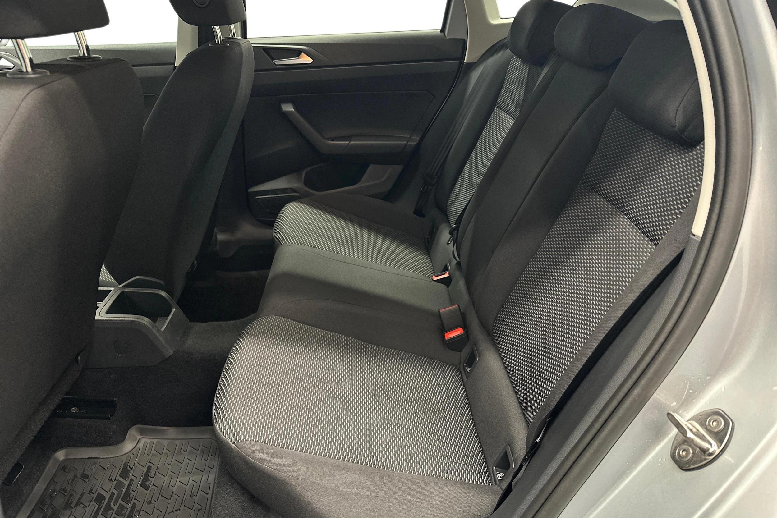 harmaa Volkswagen Taigo 2025 kuva 8.