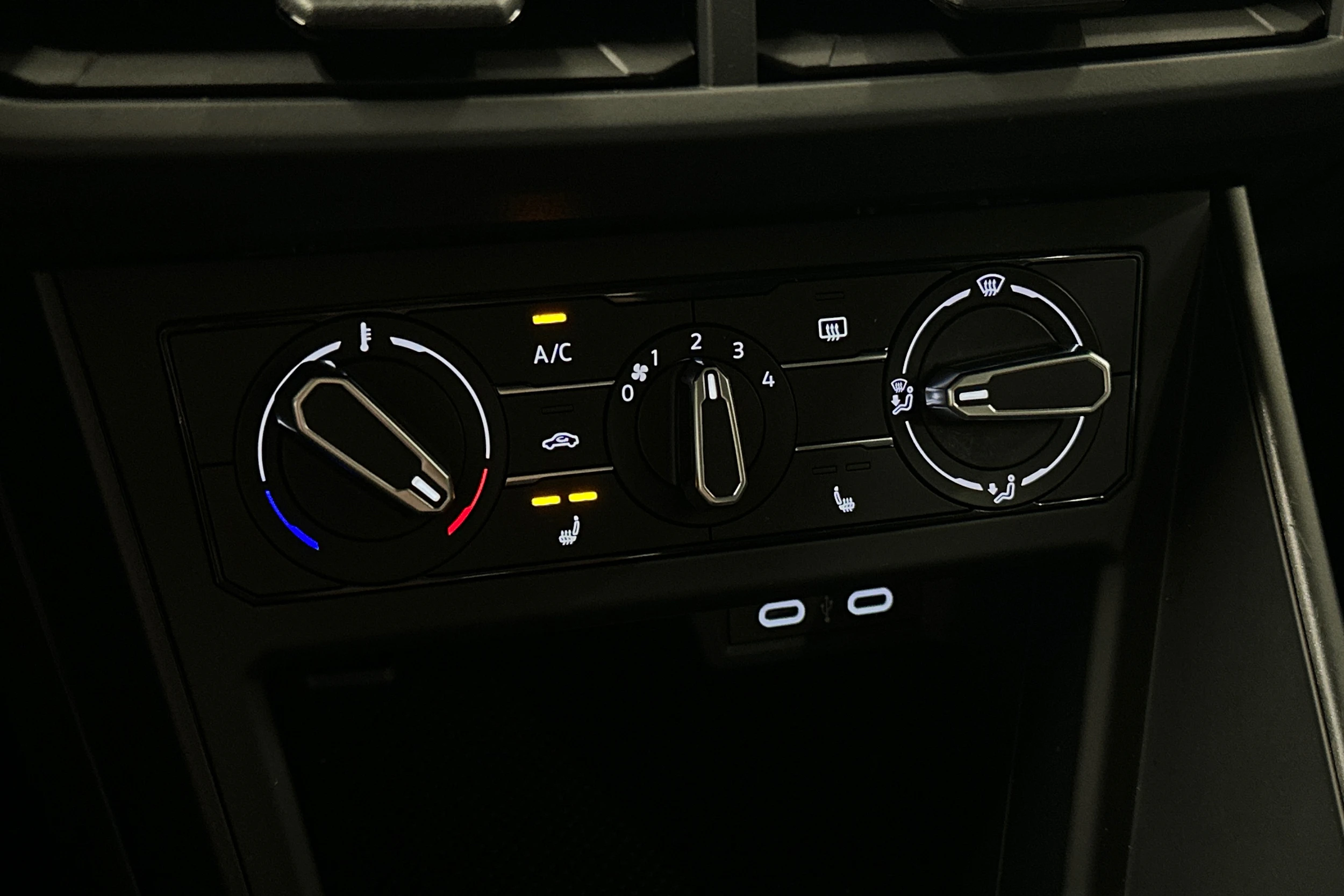 harmaa Volkswagen Taigo 2025 kuva 25.