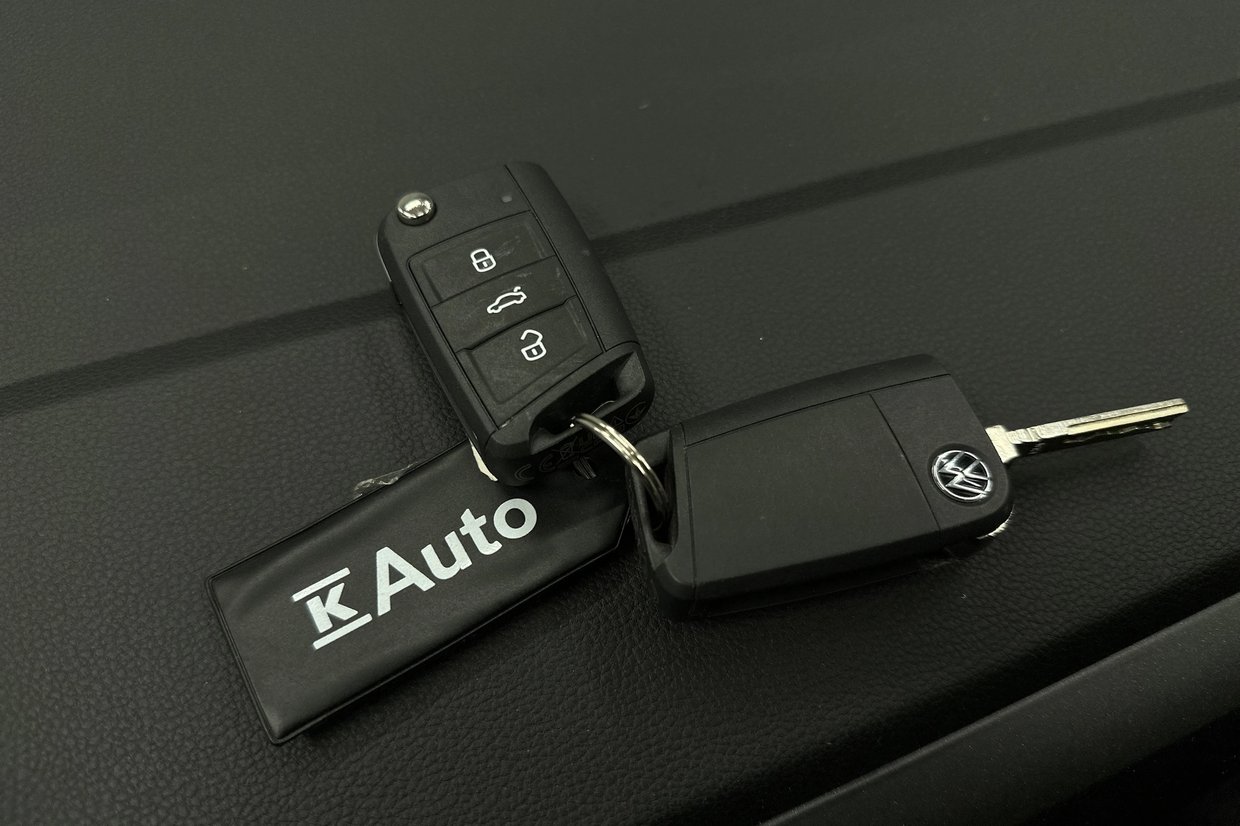 harmaa Volkswagen Taigo 2025 kuva 28.