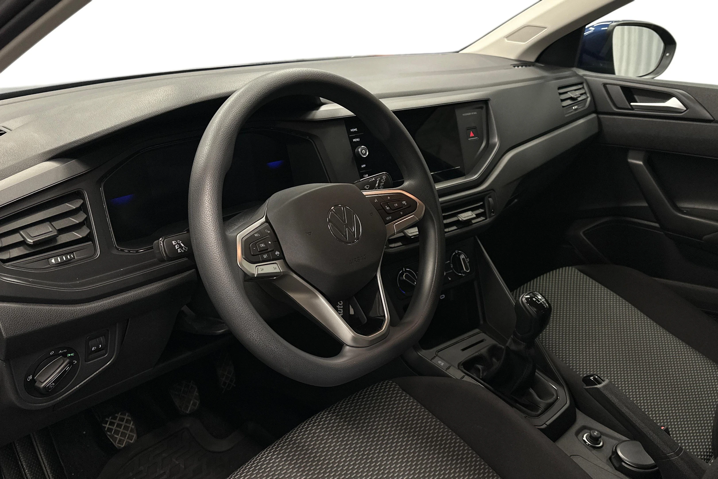 sininen Volkswagen Taigo 2025 kuva 6.