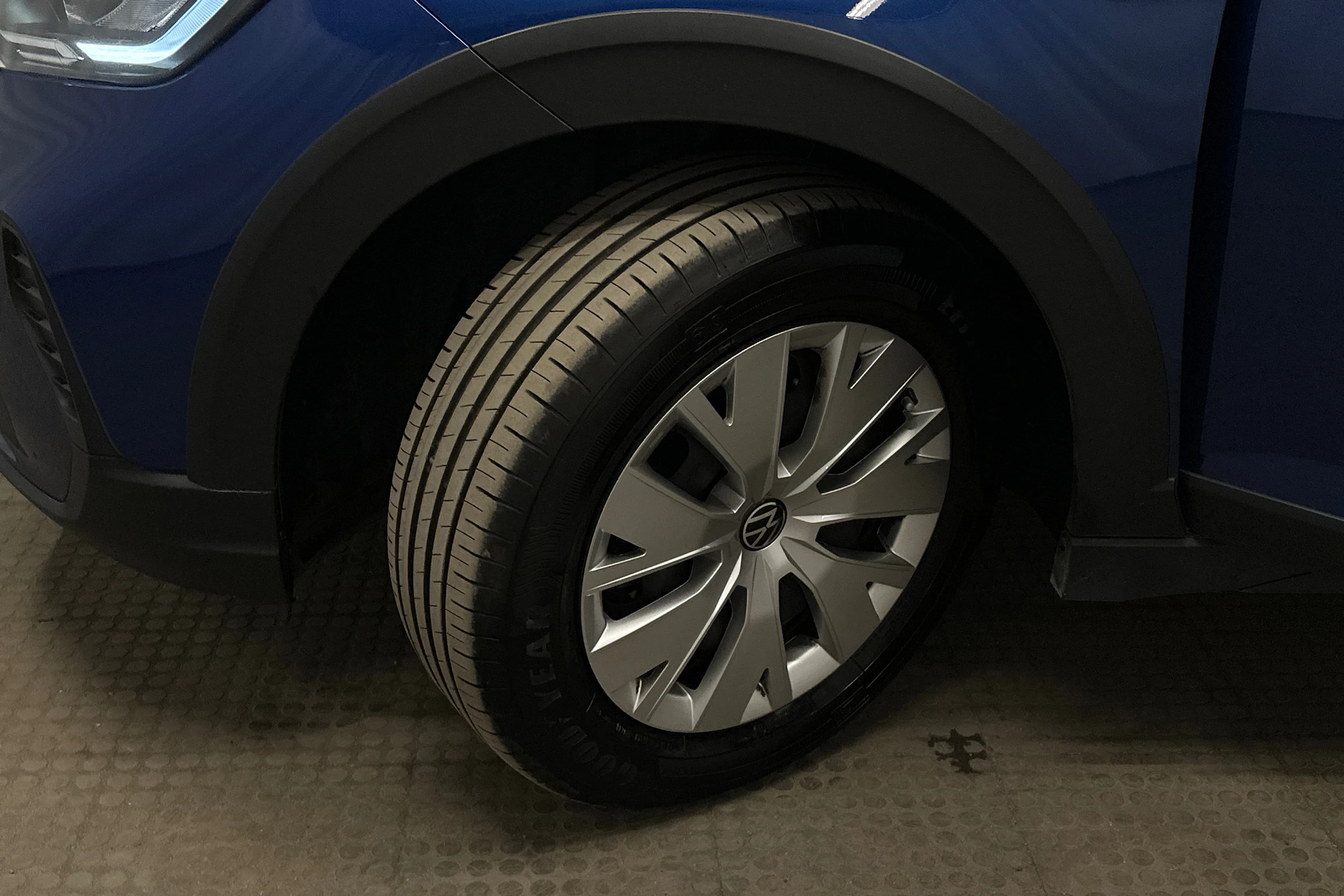 sininen Volkswagen Taigo 2025 kuva 10.