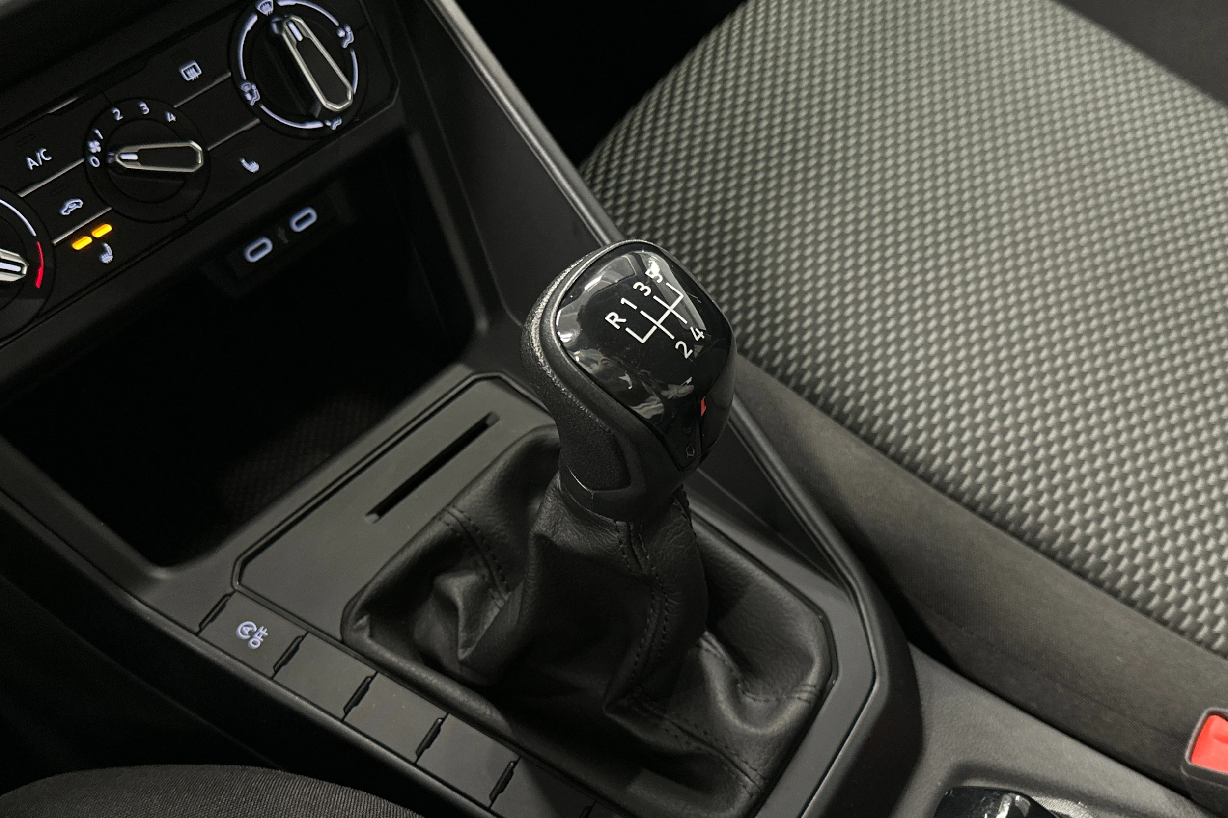 sininen Volkswagen Taigo 2025 kuva 24.