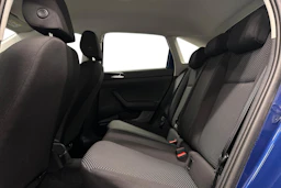 sininen Volkswagen Taigo 2025 kuva 8.