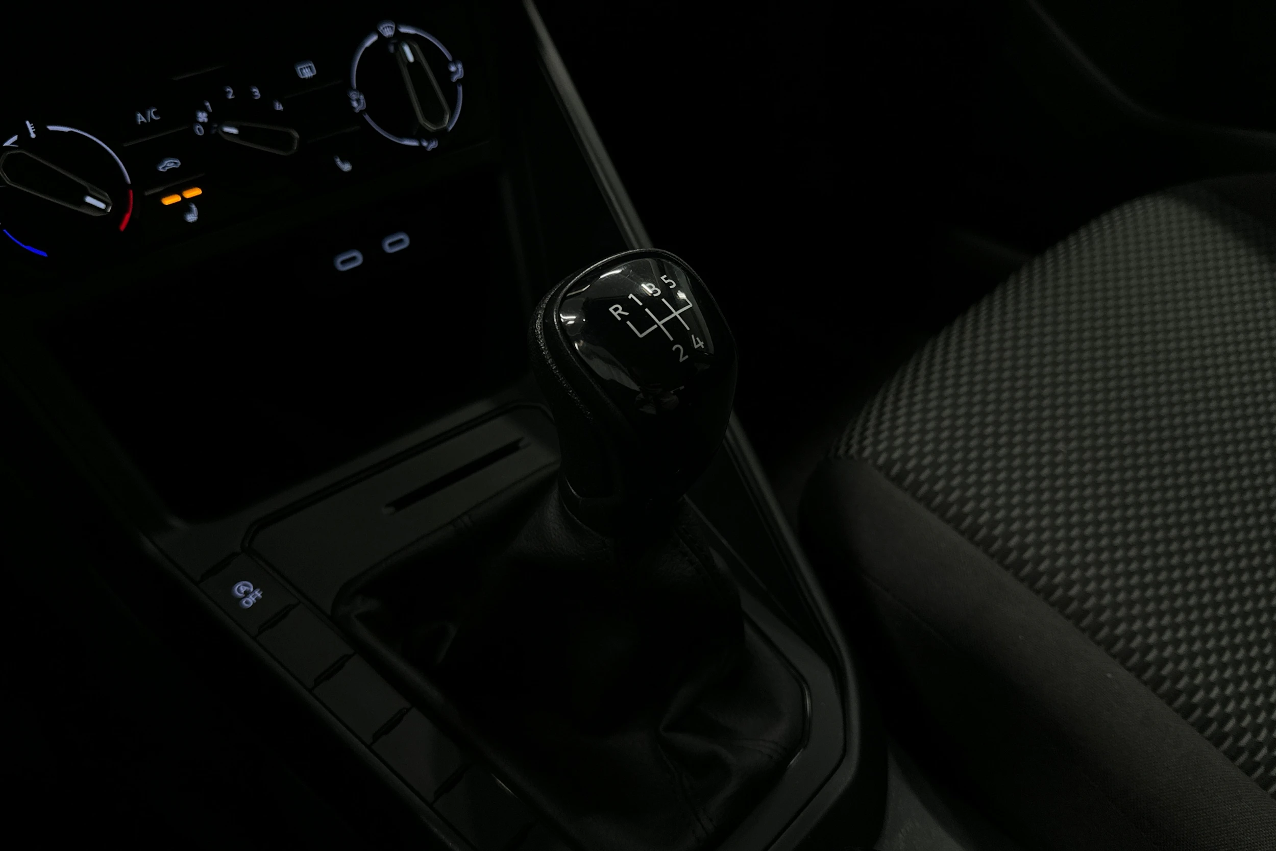 sininen Volkswagen Taigo 2025 kuva 26.