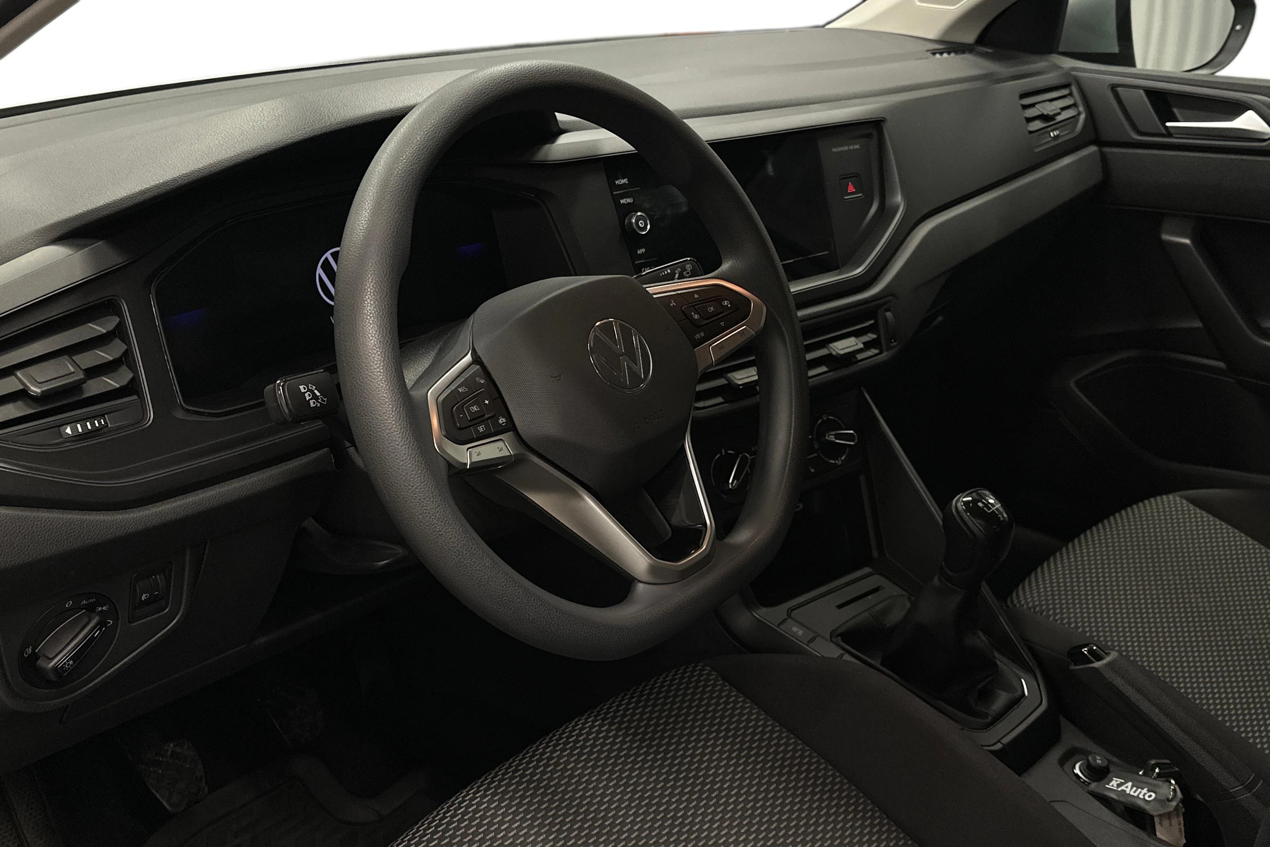harmaa Volkswagen Taigo 2025 kuva 6.