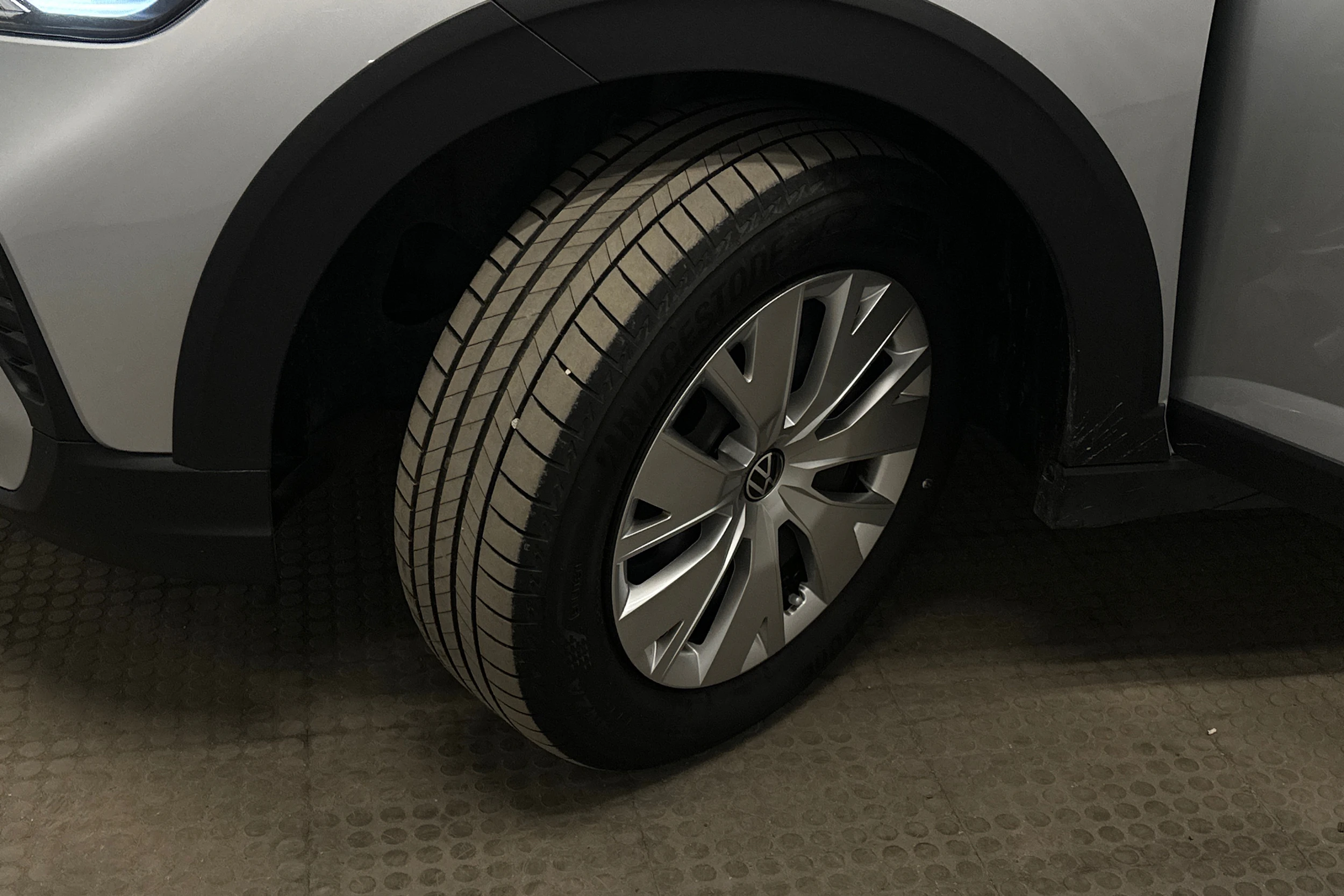 harmaa Volkswagen Taigo 2025 kuva 10.
