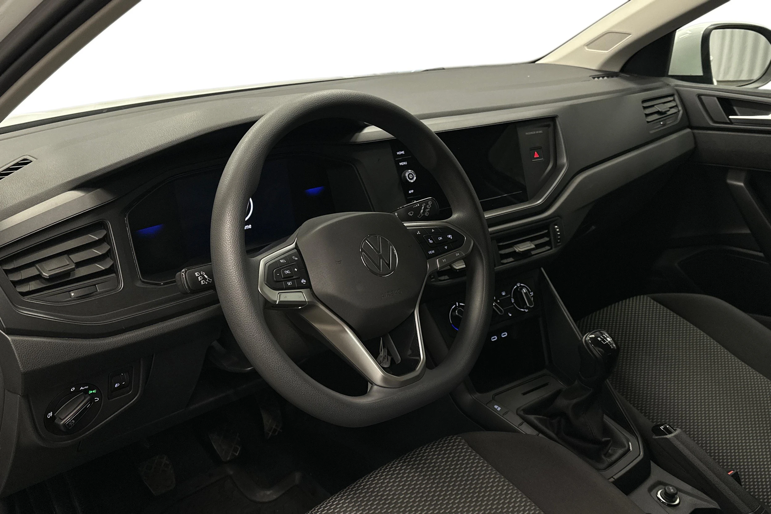 valkoinen Volkswagen Taigo 2025 kuva 6.