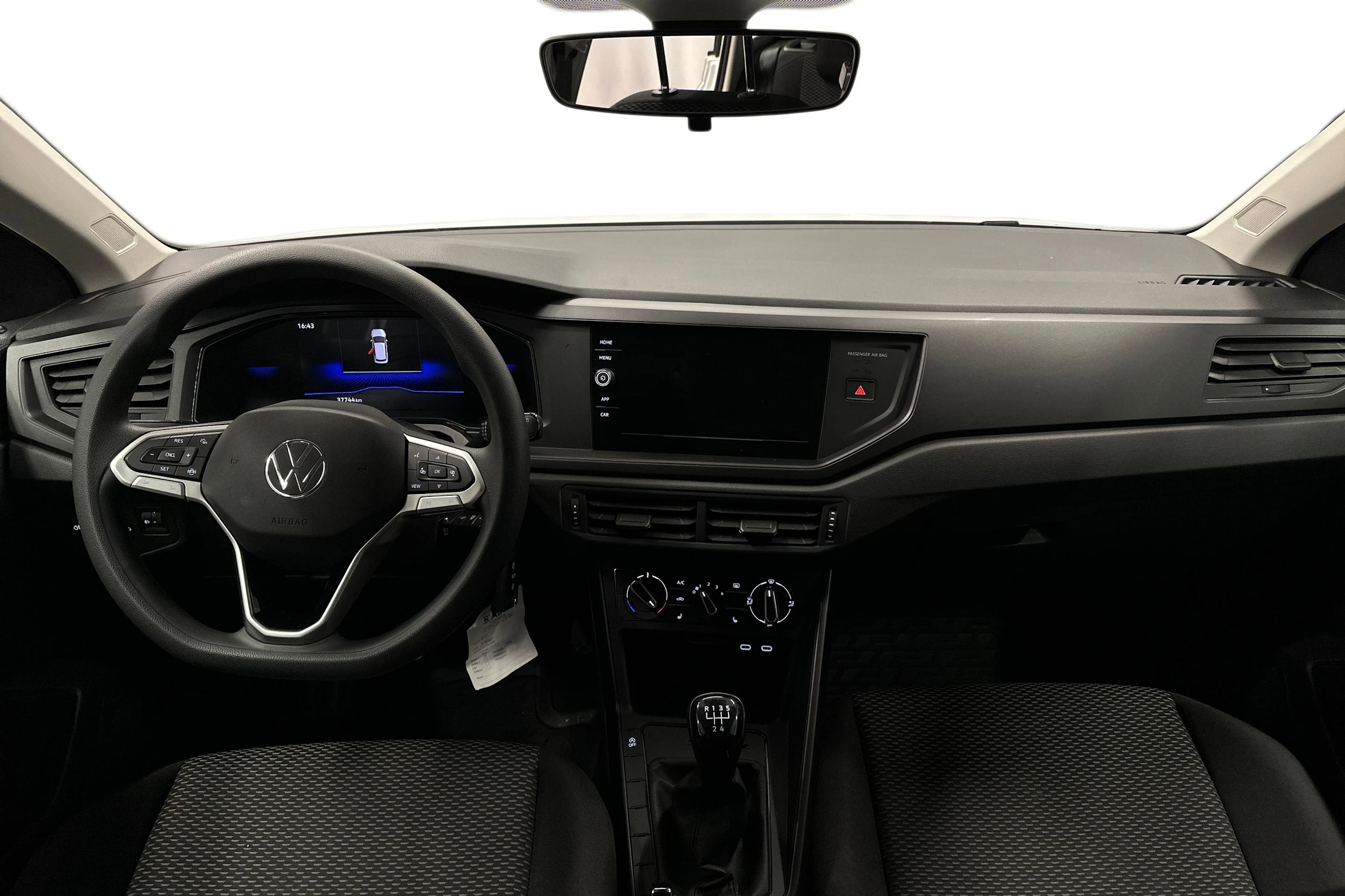 valkoinen Volkswagen Taigo 2025 kuva 7.