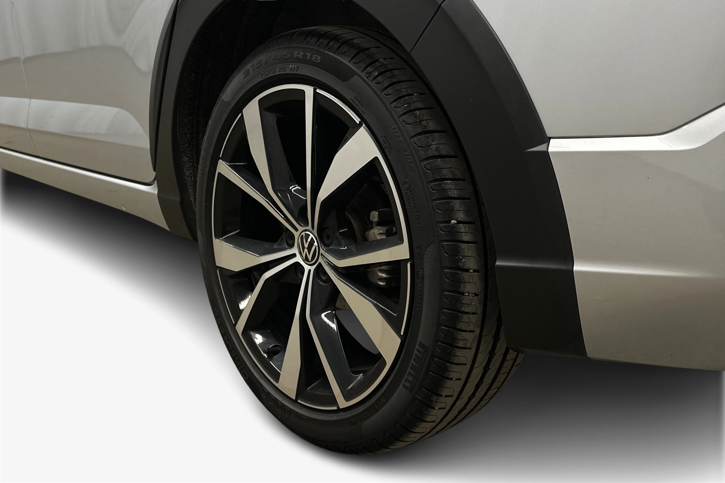 harmaa Volkswagen Taigo 2025 kuva 12.