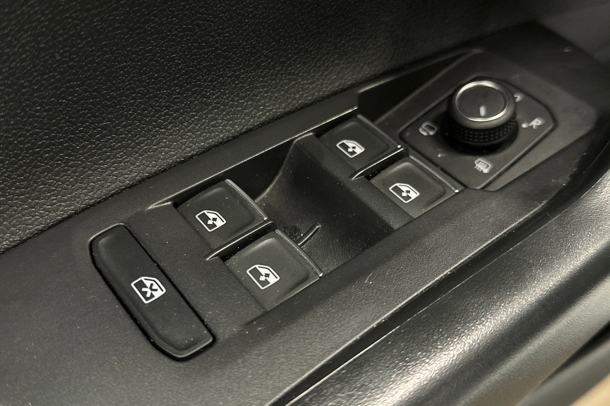 harmaa Volkswagen Taigo 2025 kuva 19.