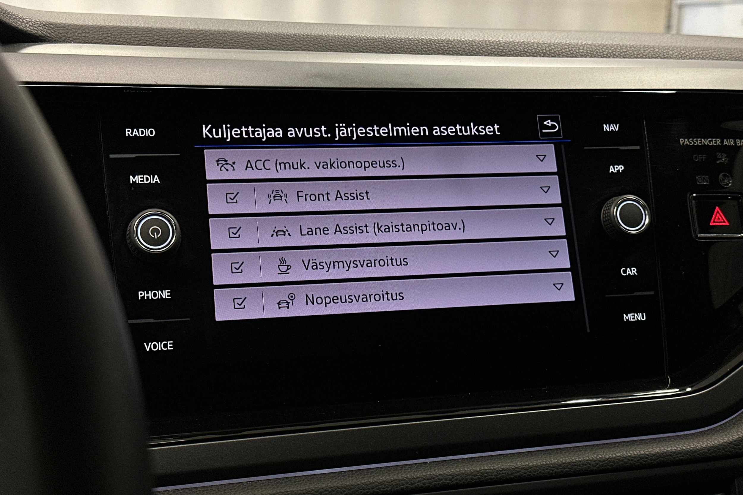 harmaa Volkswagen Taigo 2025 kuva 27.