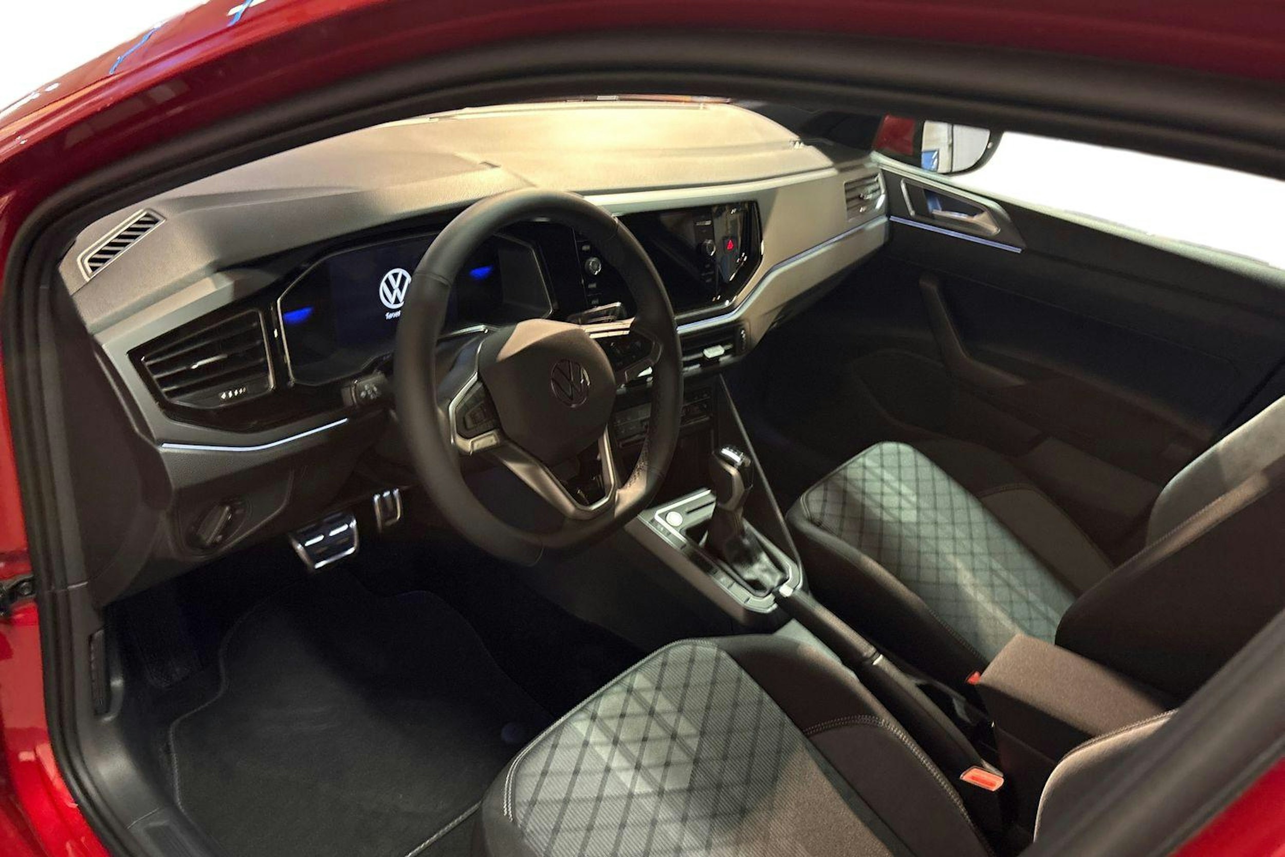 punainen Volkswagen Taigo 2025 kuva 6.