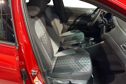 punainen Volkswagen Taigo 2025 kuva 8.