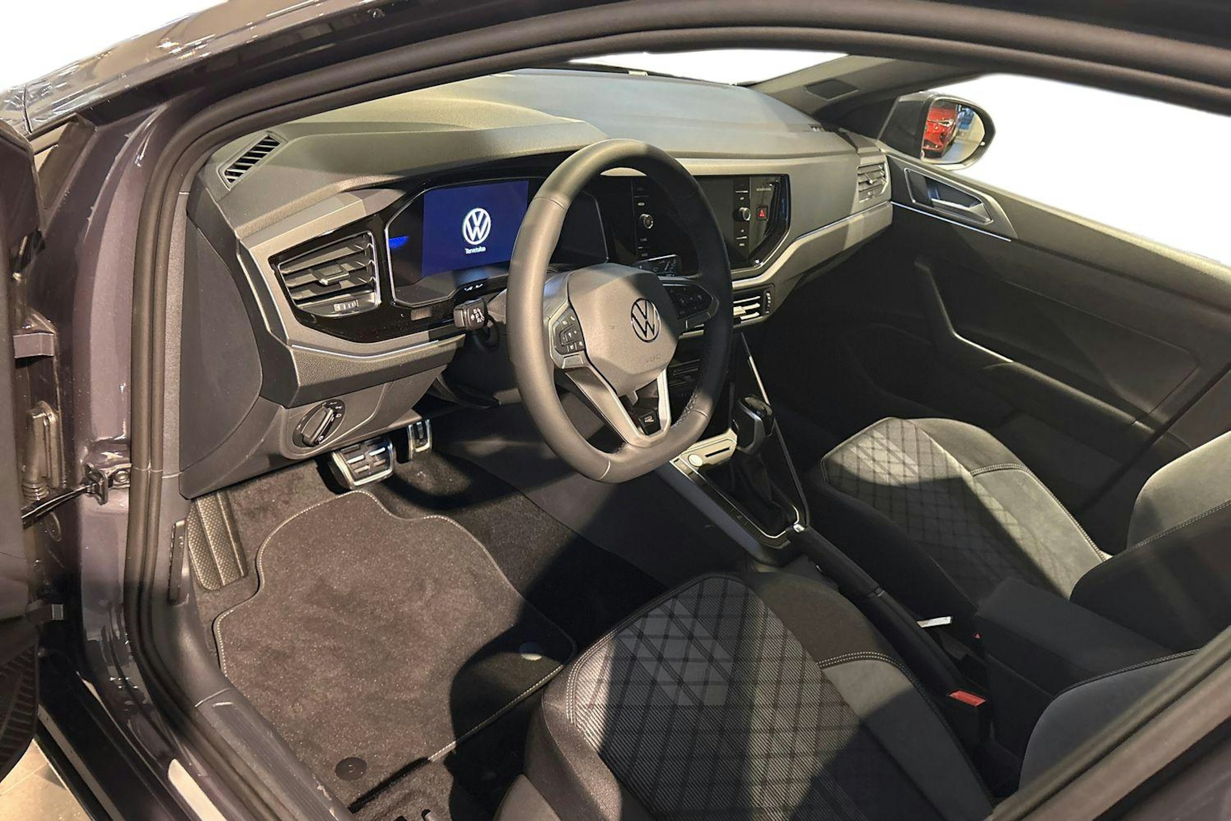 harmaa Volkswagen Taigo 2025 kuva 6.