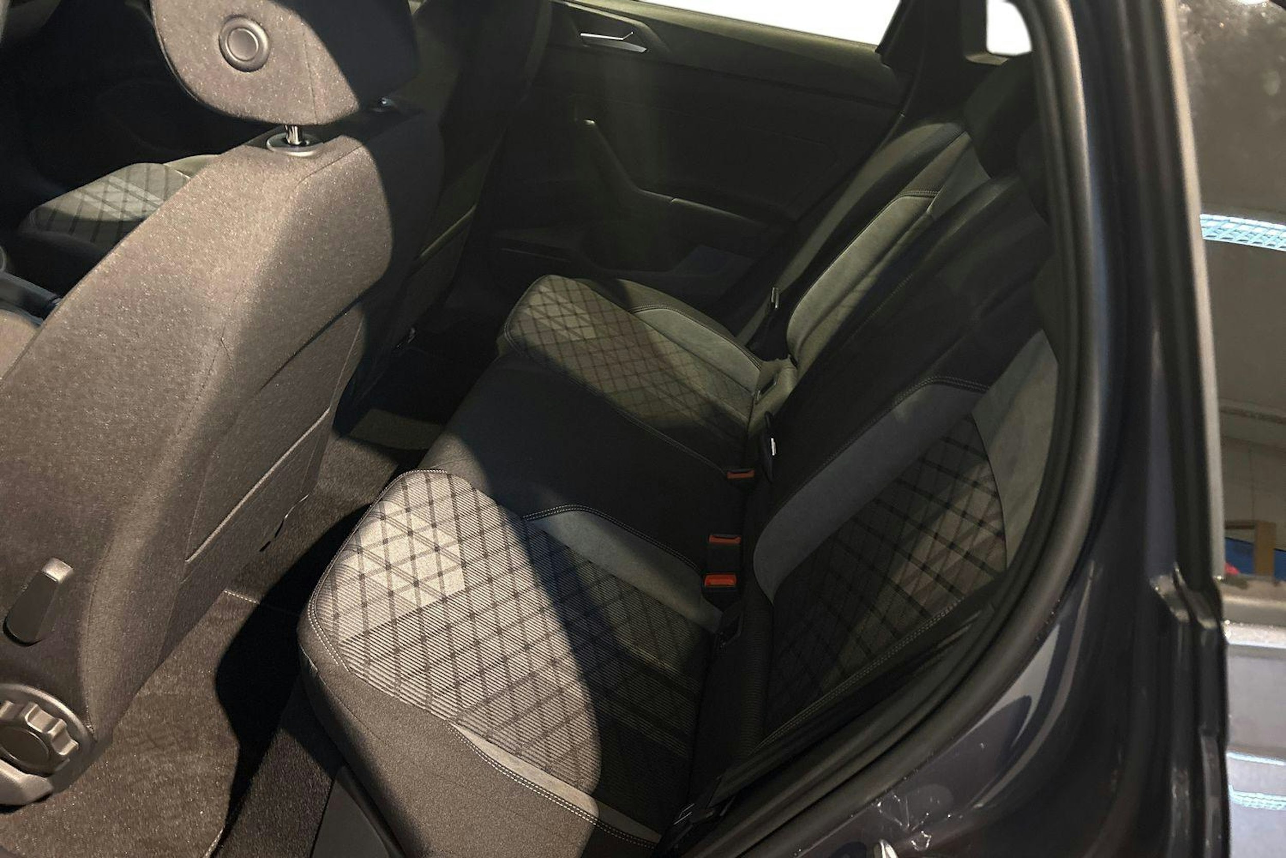 harmaa Volkswagen Taigo 2025 kuva 8.