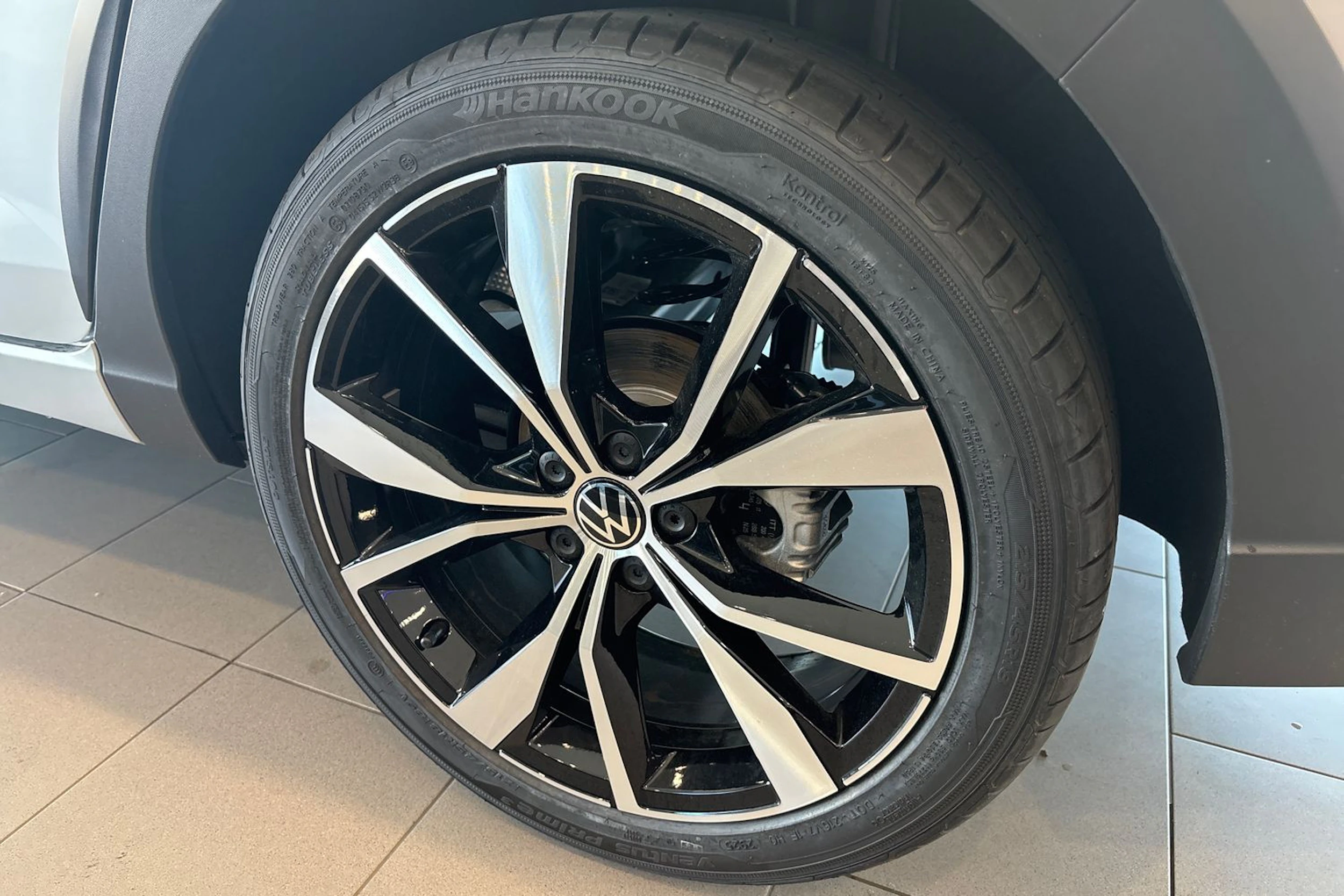 harmaa Volkswagen Taigo 2025 kuva 10.