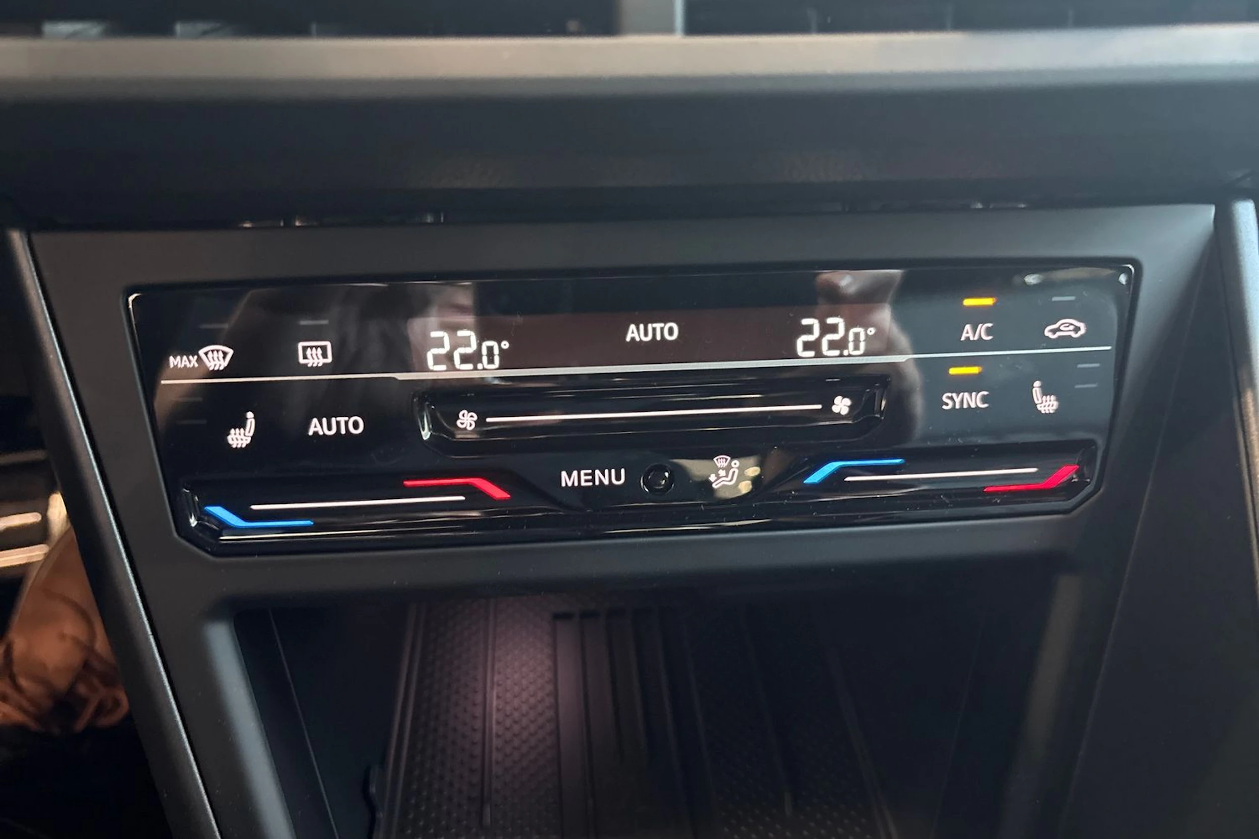 harmaa Volkswagen Taigo 2025 kuva 12.