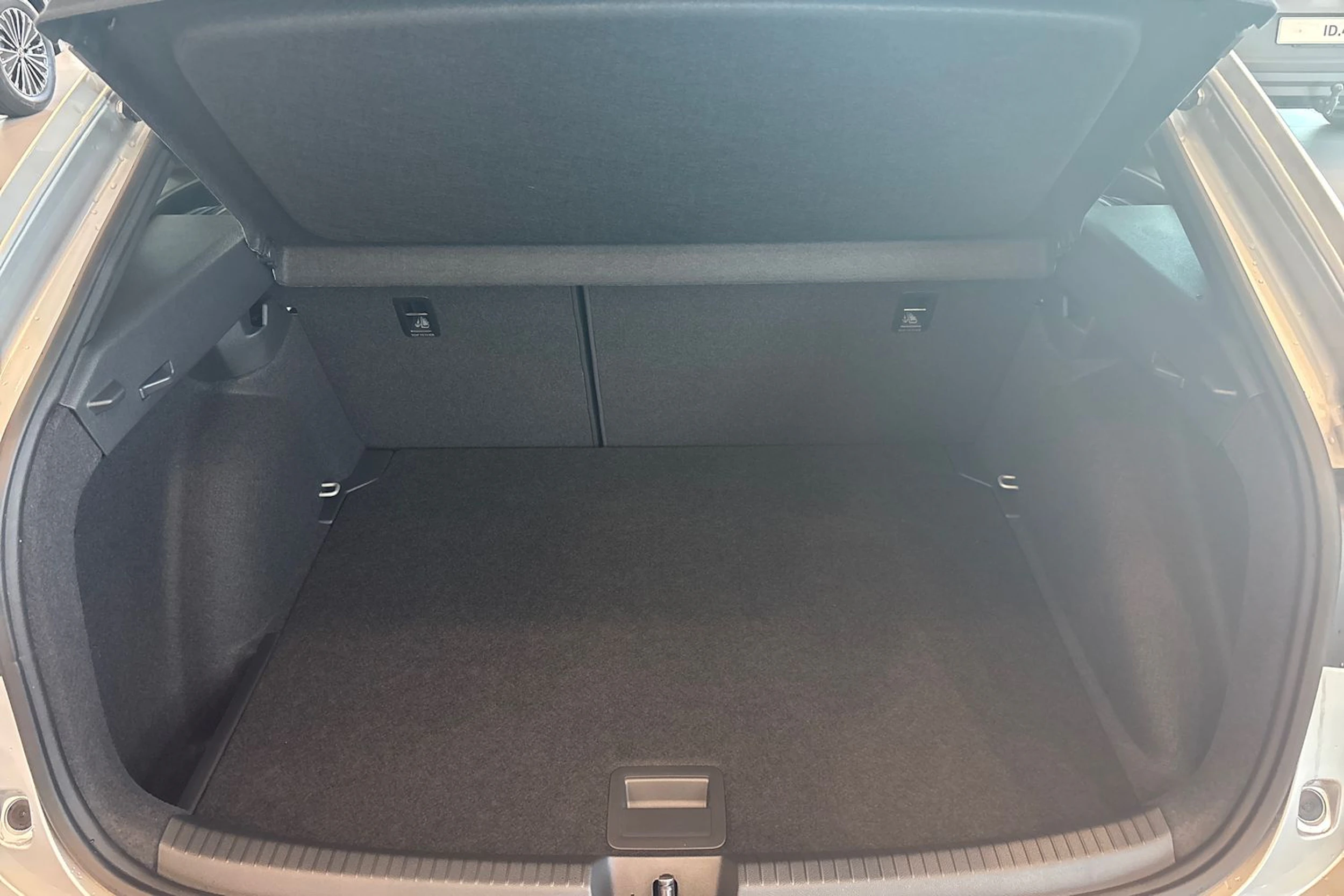 harmaa Volkswagen Taigo 2025 kuva 15.
