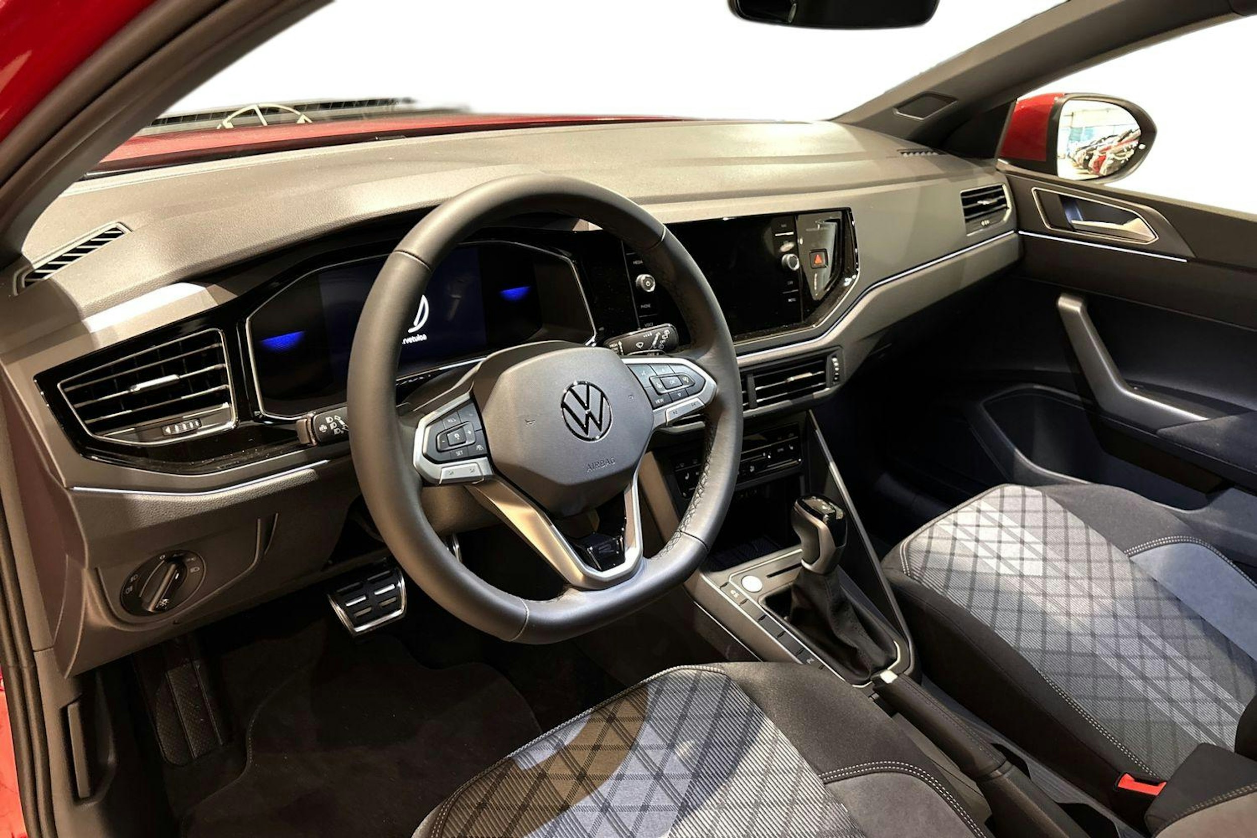 punainen Volkswagen Taigo 2025 kuva 6.