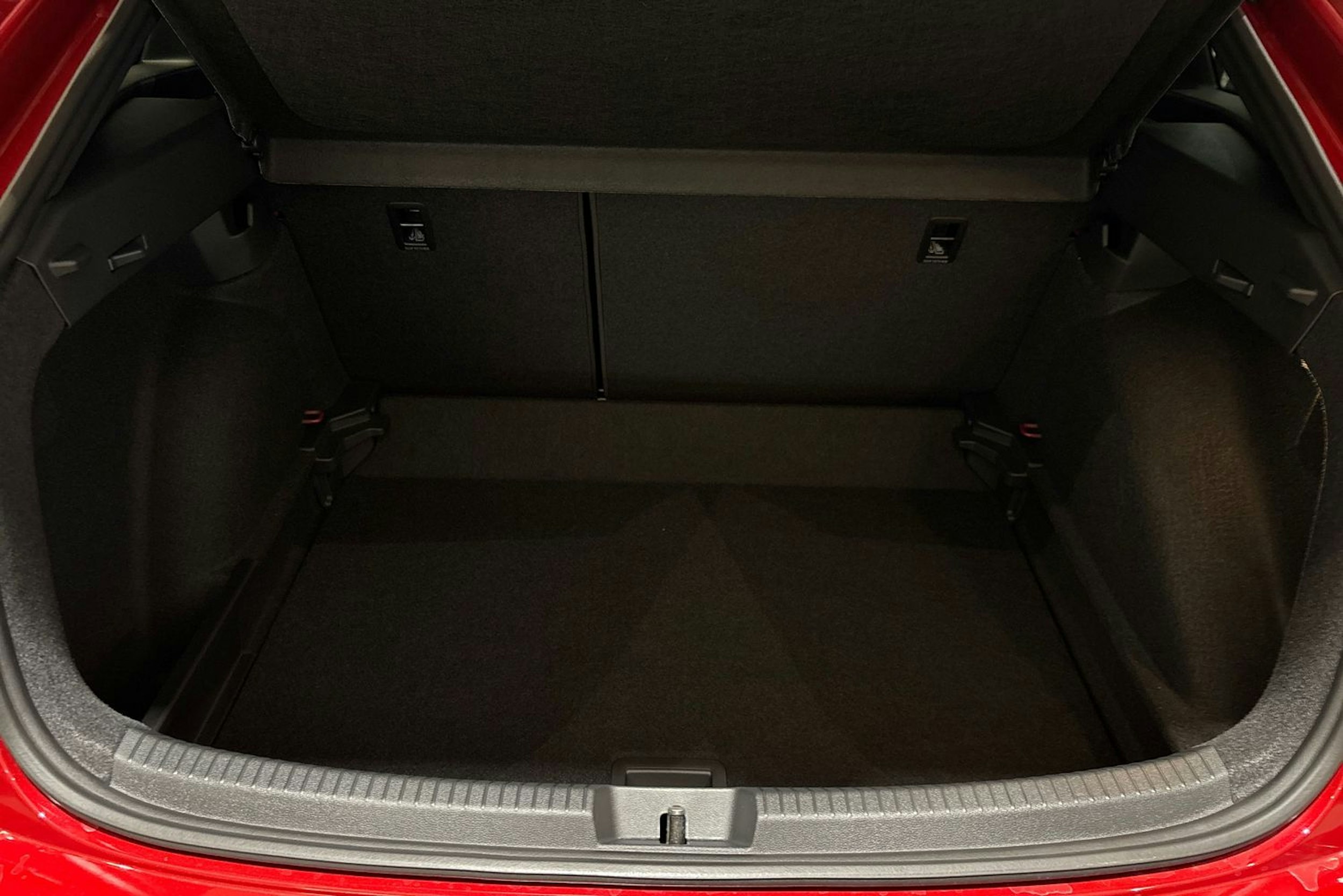 punainen Volkswagen Taigo 2025 kuva 10.