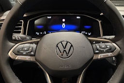 punainen Volkswagen Taigo 2025 kuva 11.