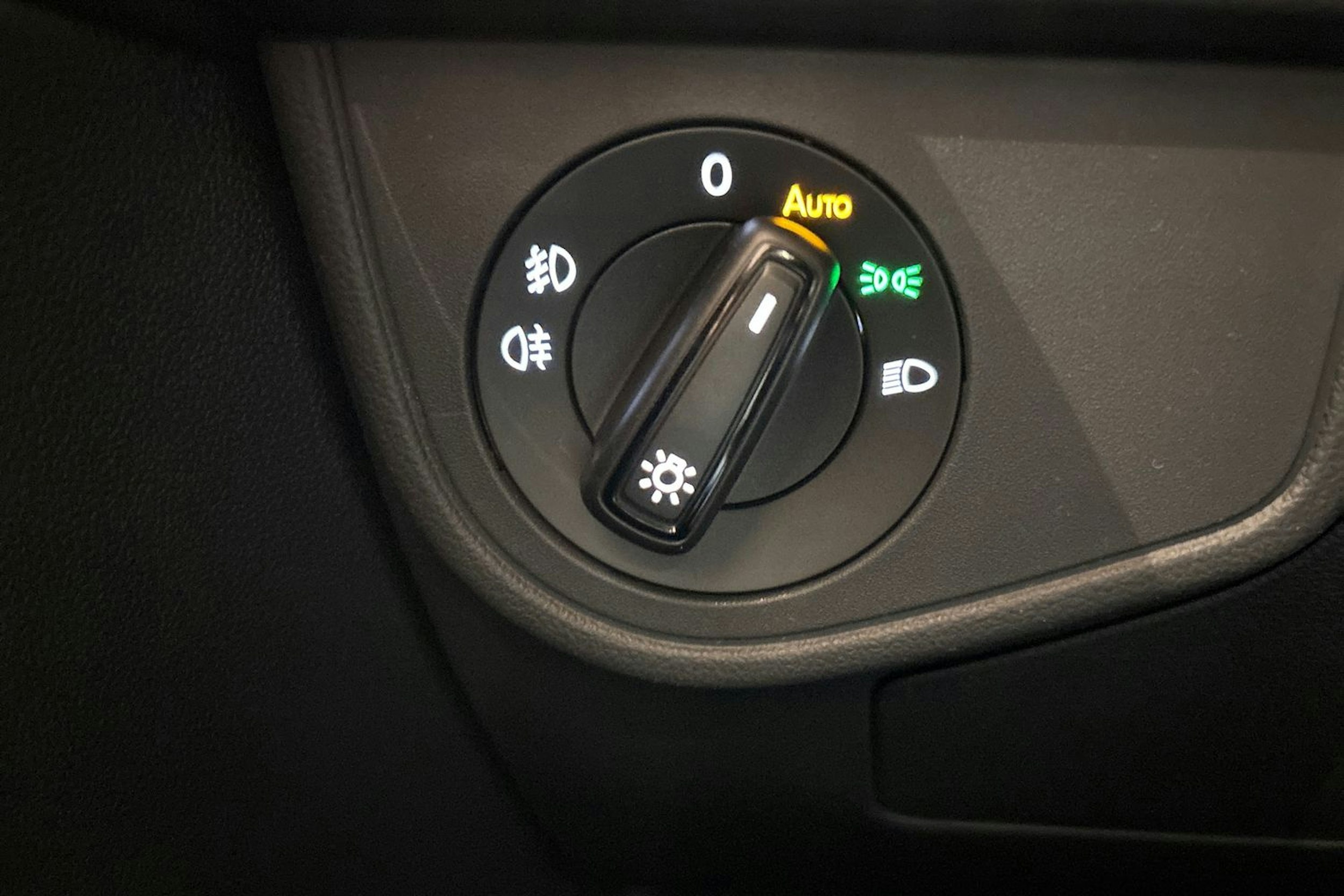 punainen Volkswagen Taigo 2025 kuva 14.