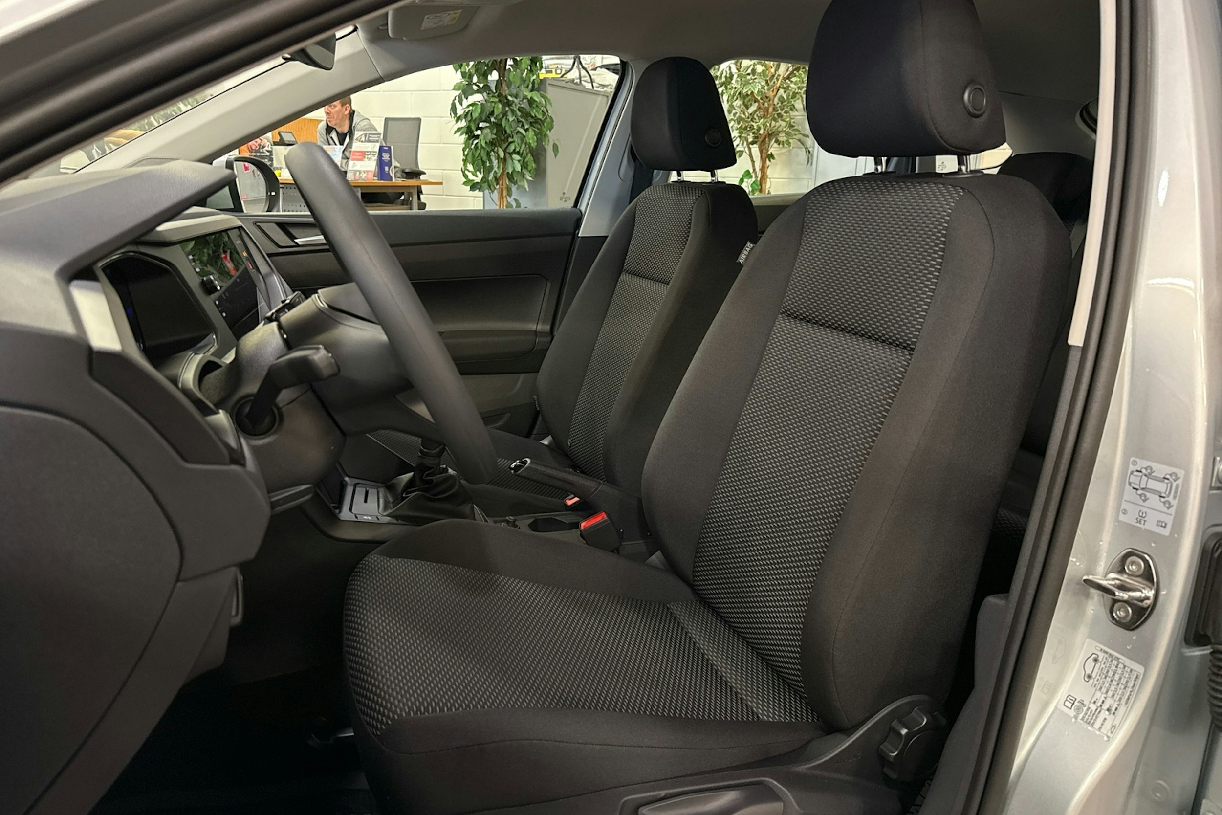 met. harmaa Volkswagen Taigo 2025 kuva 8.