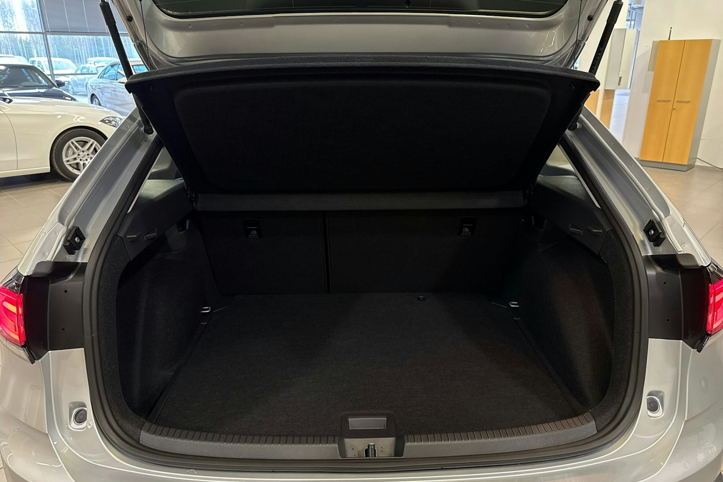 met. harmaa Volkswagen Taigo 2025 kuva 24.