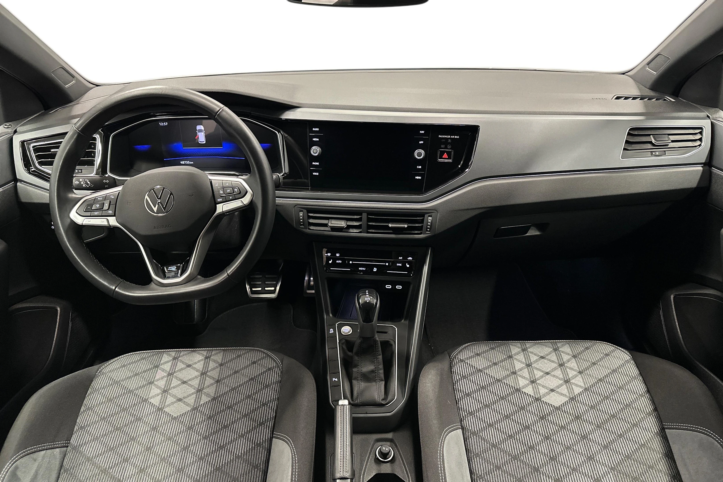 harmaa Volkswagen Taigo 2025 kuva 7.