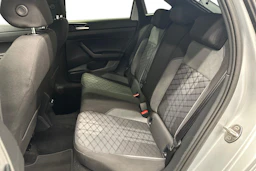 harmaa Volkswagen Taigo 2025 kuva 8.