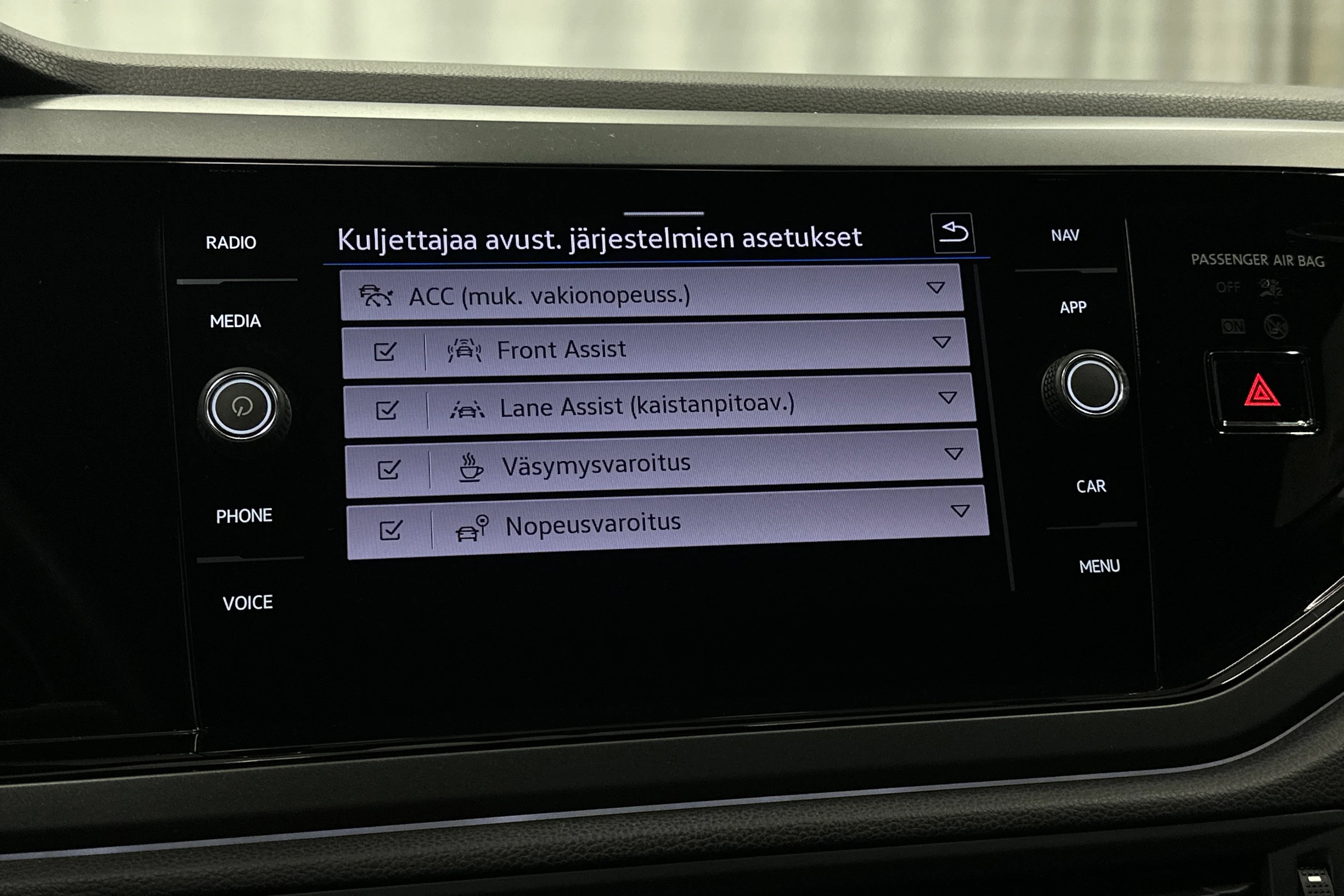 harmaa Volkswagen Taigo 2025 kuva 20.