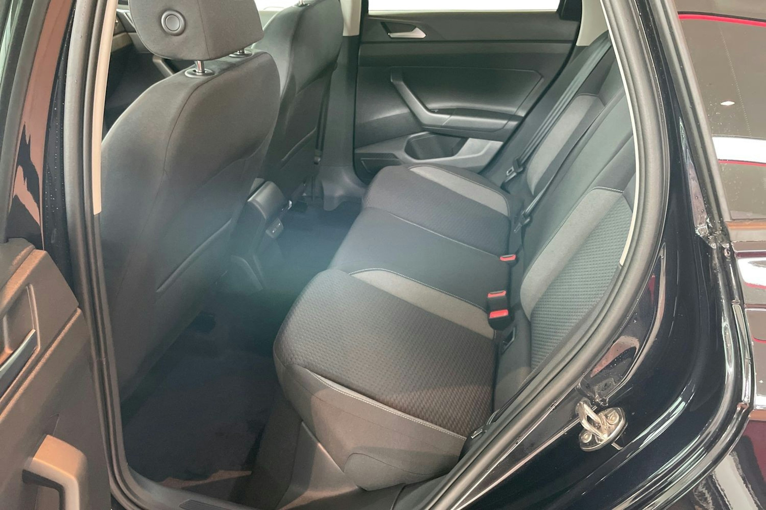 musta Volkswagen Taigo 2025 kuva 8.