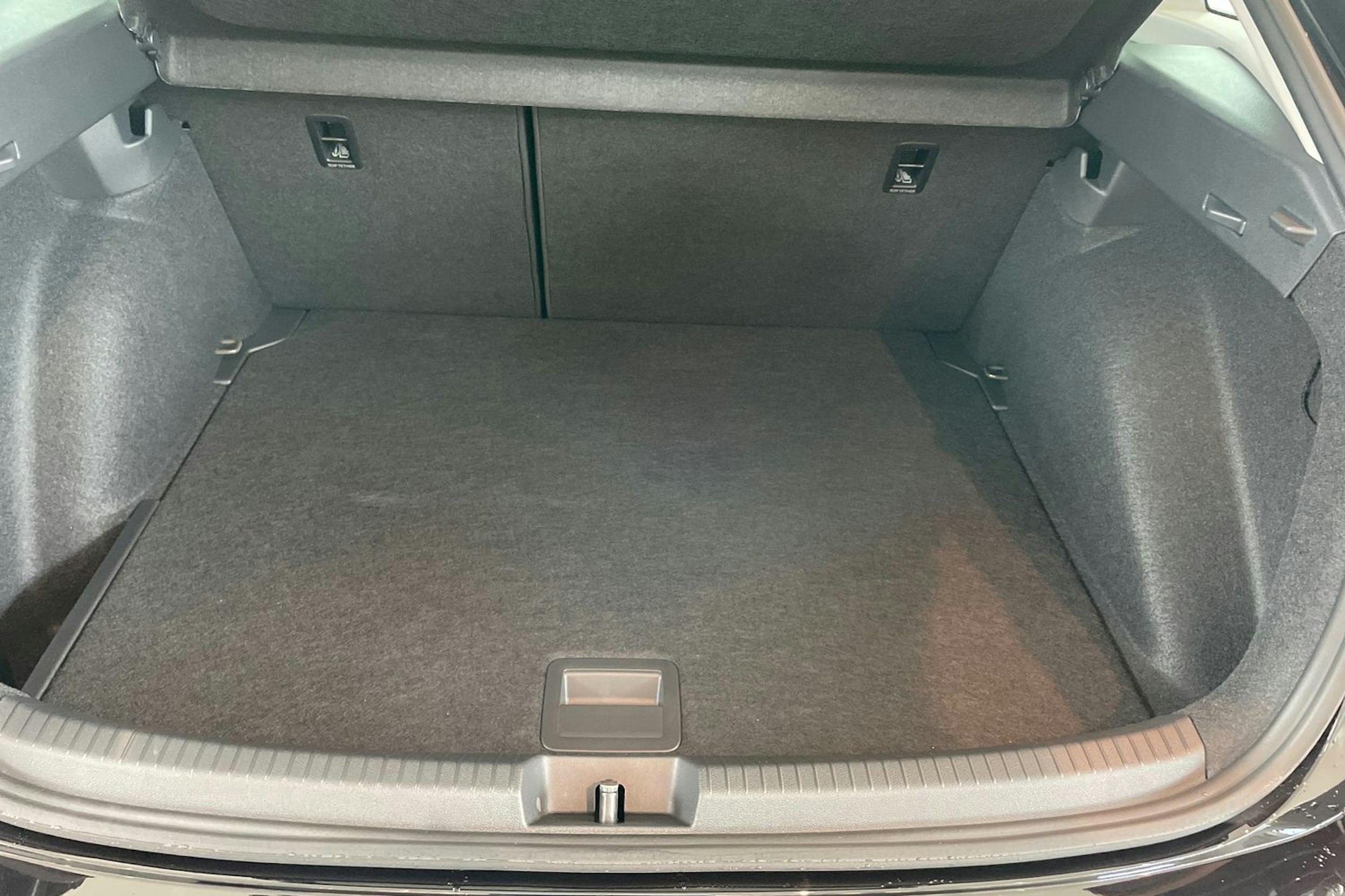 musta Volkswagen Taigo 2025 kuva 14.