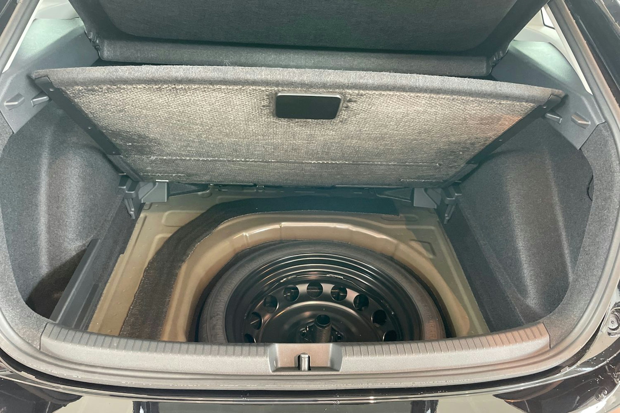 musta Volkswagen Taigo 2025 kuva 15.