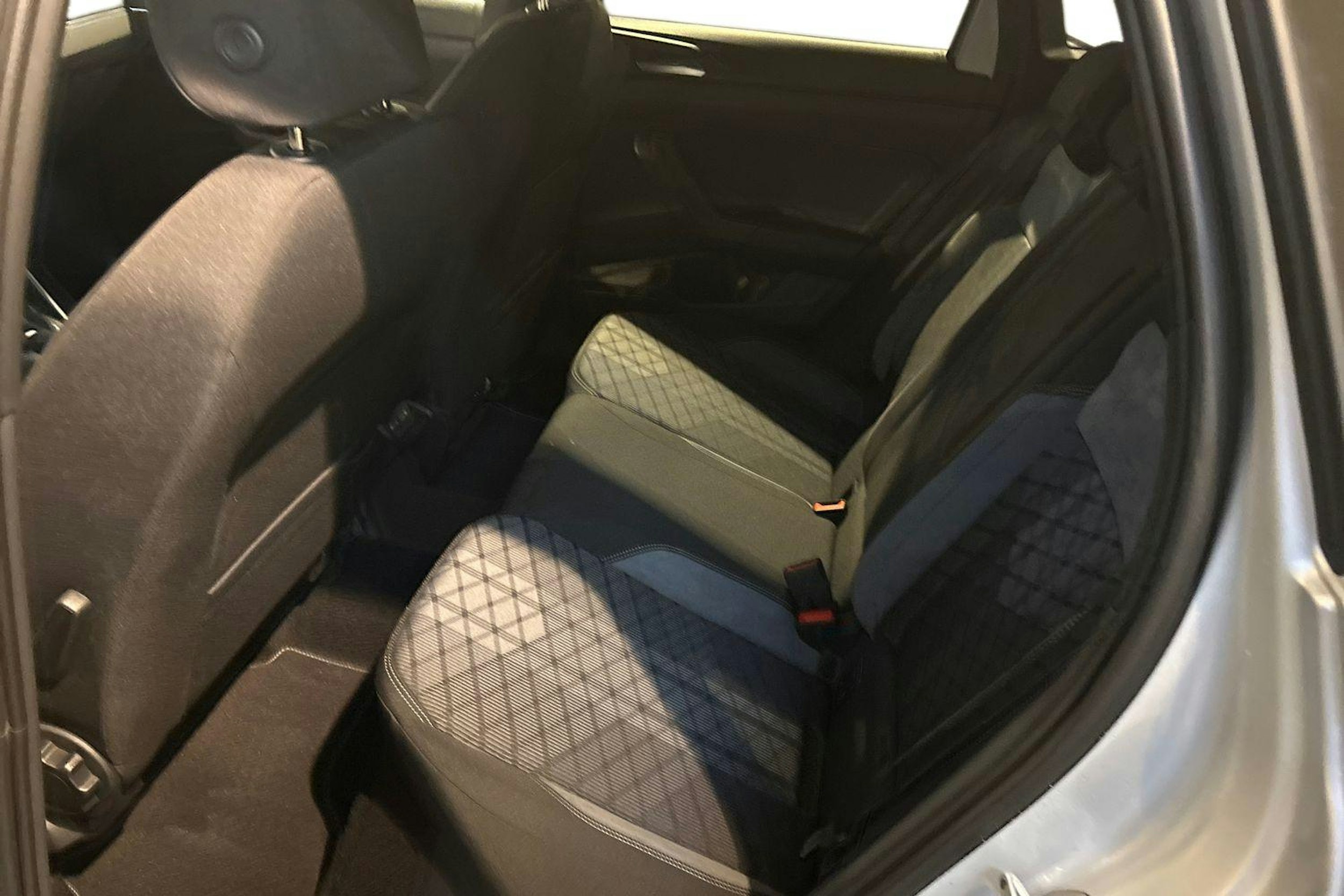 harmaa Volkswagen Taigo 2025 kuva 8.