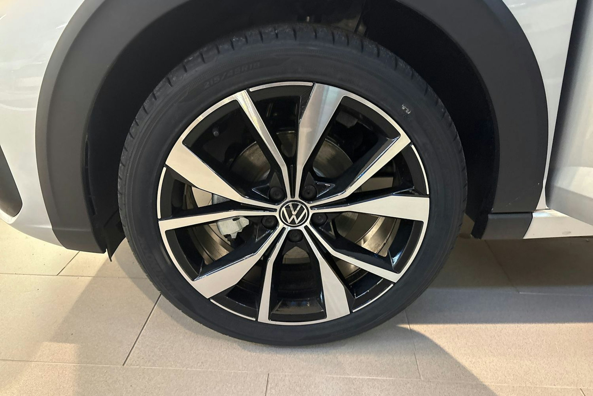 harmaa Volkswagen Taigo 2025 kuva 10.