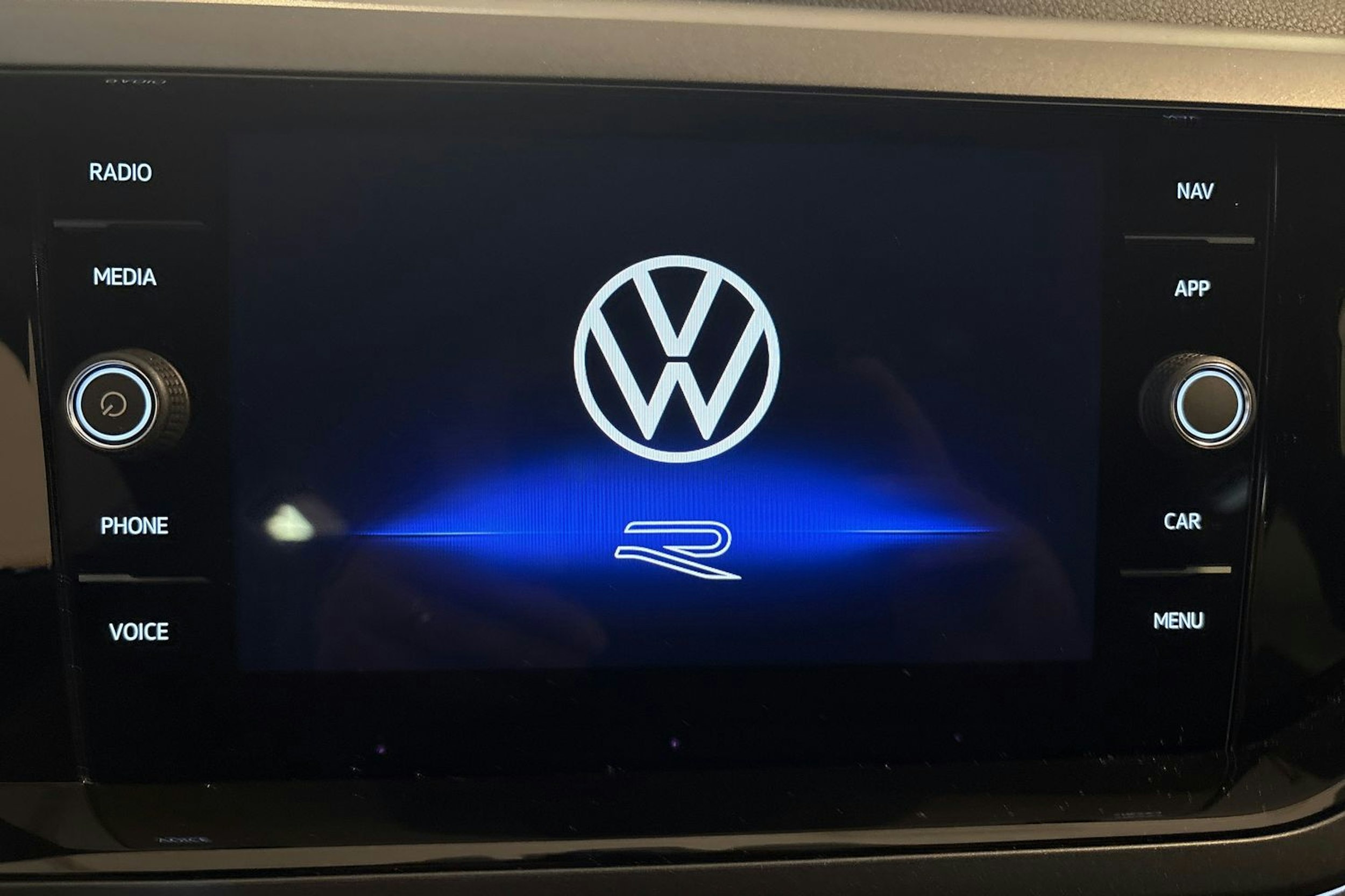 harmaa Volkswagen Taigo 2025 kuva 11.